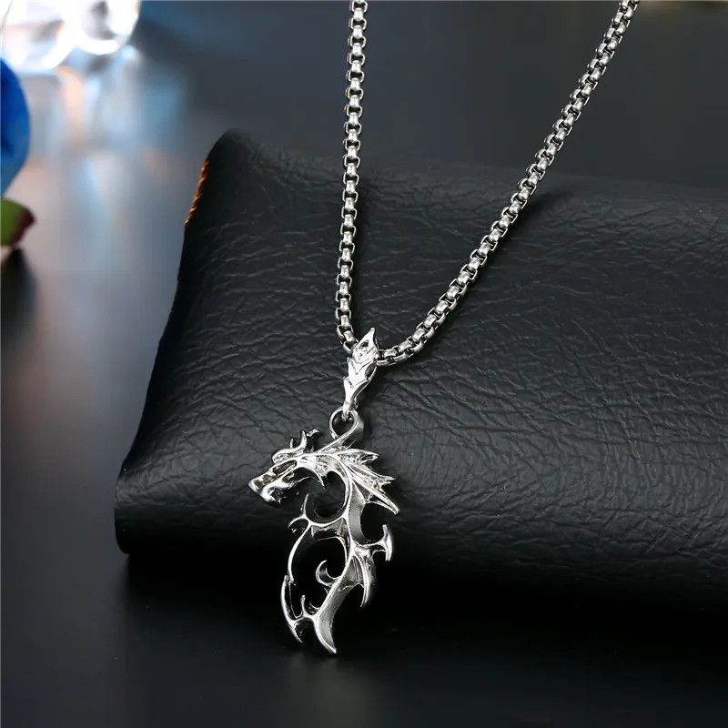 Jewelry × Vintage Vintage Wolf Necklace Size ONE SIZE - 1 Thumbnail