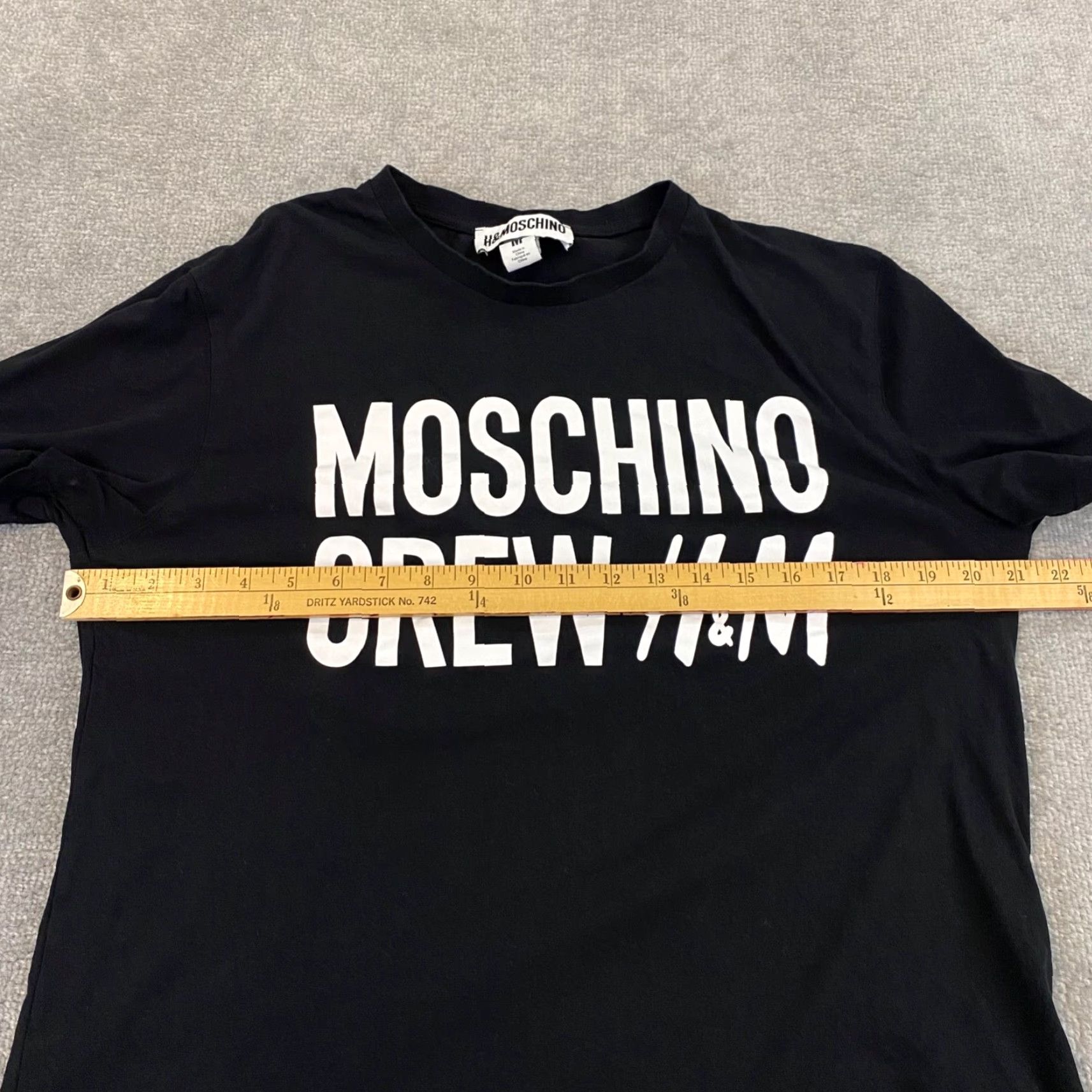 Moschino VINTAGE Moschino x H&M H&MOSCHINO Designer Jeremy Scott Shirt Mens M Black Short Sleeve Crew Neck Logo Graphic Tee Size US M / EU 48-50 / 2 - 5 Thumbnail