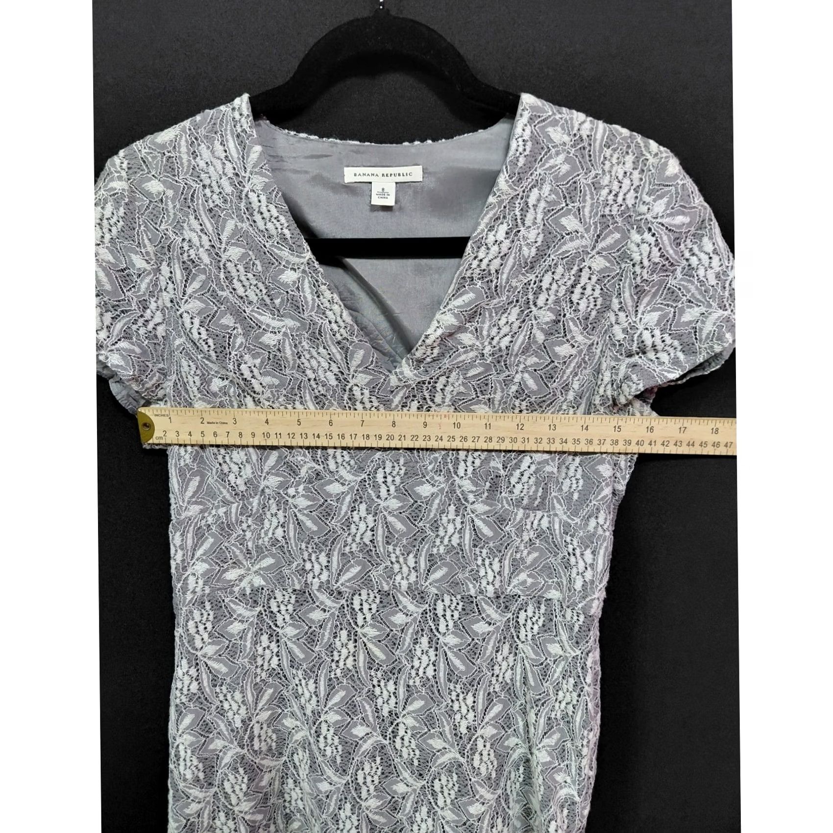 Banana Republic BANANA REPUBLIC Gray Floral V-Neck Top Knit Short Sleeve Women Size 8 Size M / US 6-8 / IT 42-44 - 7 Thumbnail