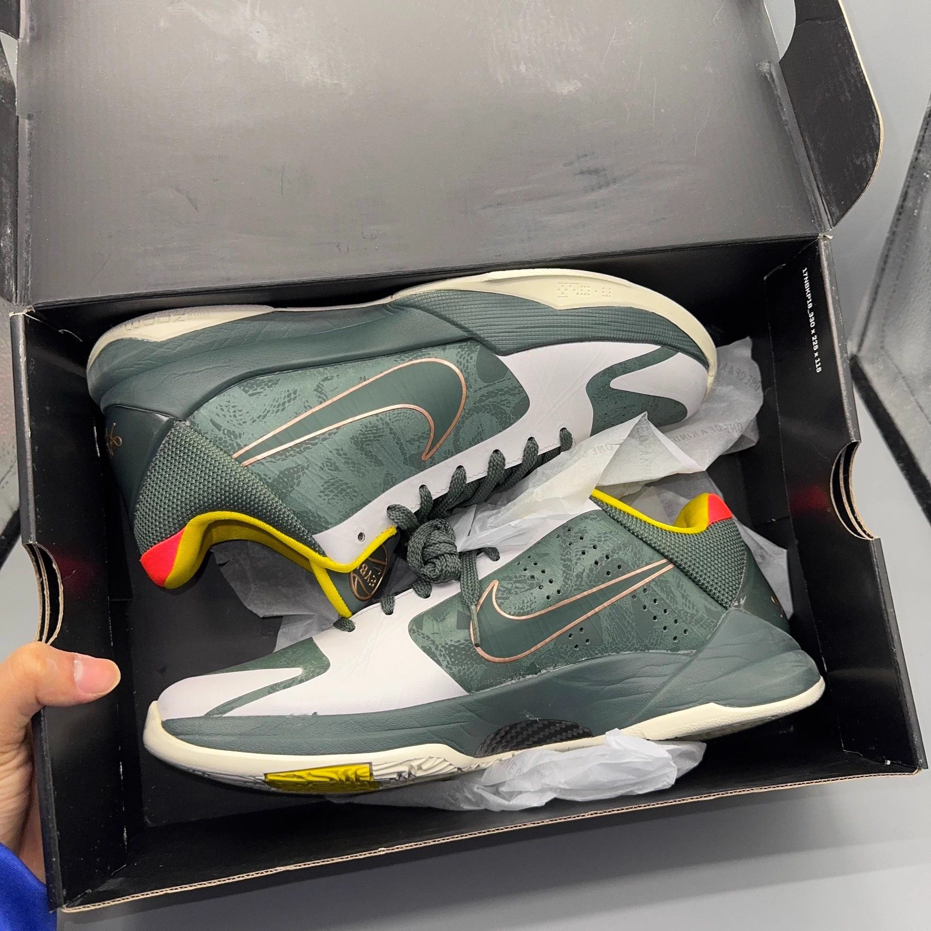 Nike Nike Kobe 5 Bucks Gray Green Size US 9.5 / EU 42-43 - 6 Thumbnail