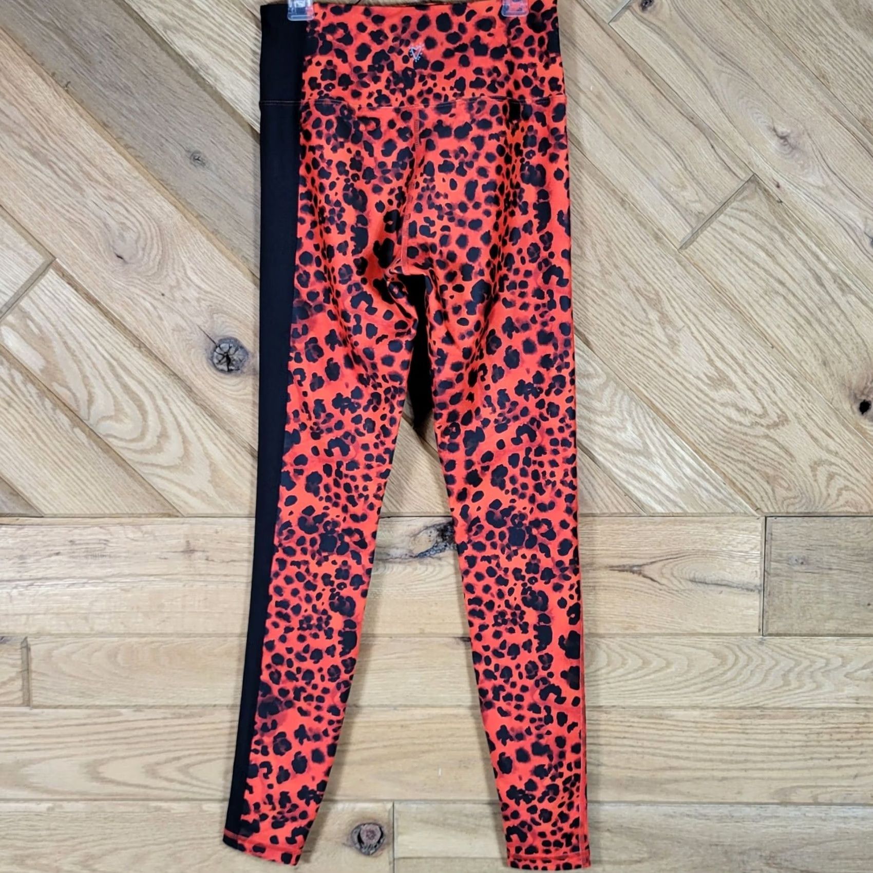Betsey Johnson Betsey Johnson Performance Leggings XS Red Black Leopard Print Size Size 26" / US 2 / IT 38 - 2 Thumbnail