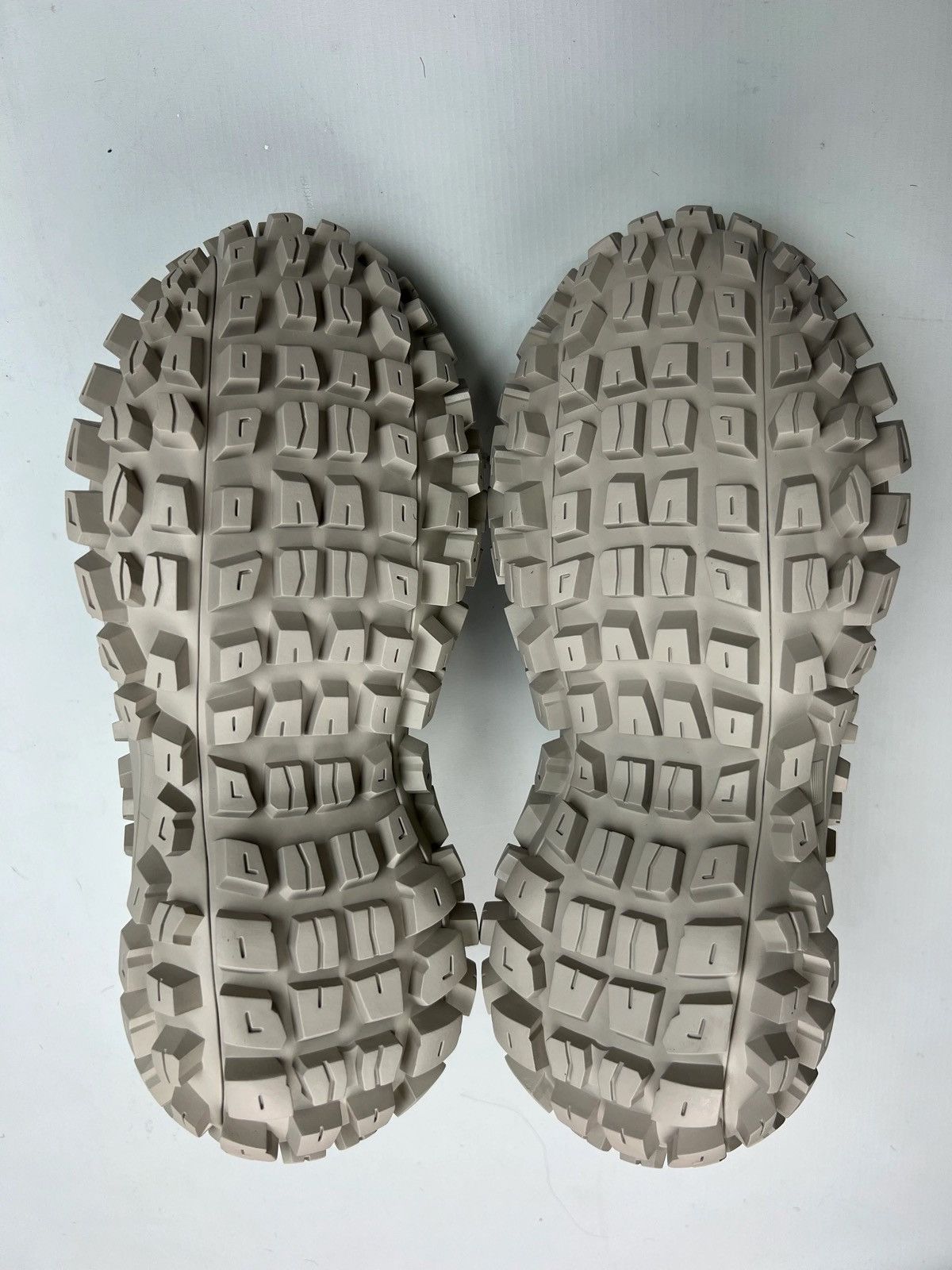 Balenciaga BALENCIAGA DEFENDER CLOG TAN CREME WHITE SZ:41|42 Size US 8.5 / EU 41-42 - 4 Thumbnail