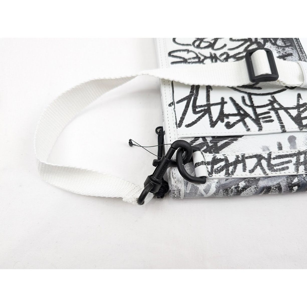 Balenciaga o1rshd1 Q:2 / Size: OS / Explorer Small Pouch Strap Graffiti Size ONE SIZE - 21 Thumbnail