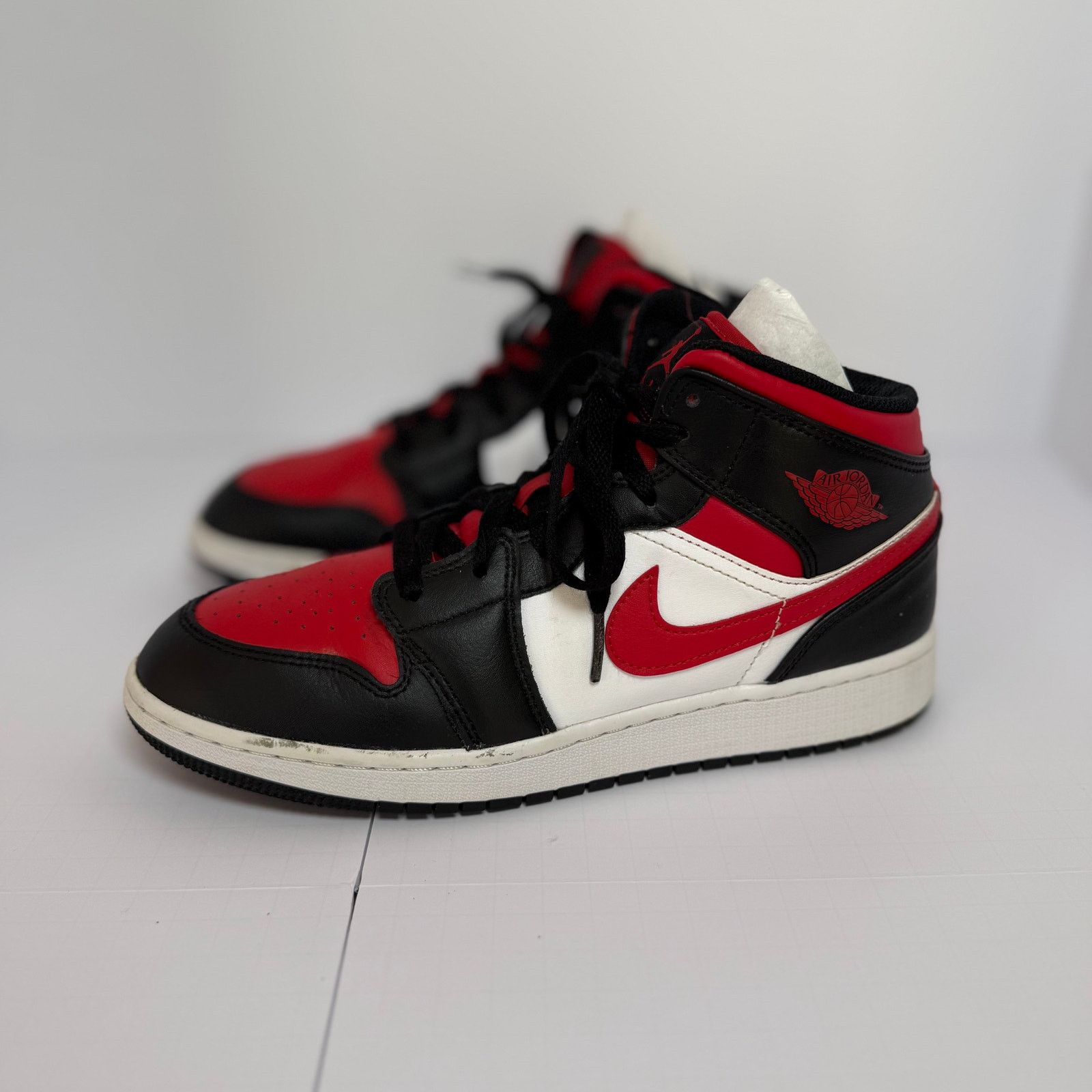 Jordan Brand The Air Jordan 1 Mid 'Black Fire Red' (554725-079) Size US 7 / EU 40 - 6 Thumbnail
