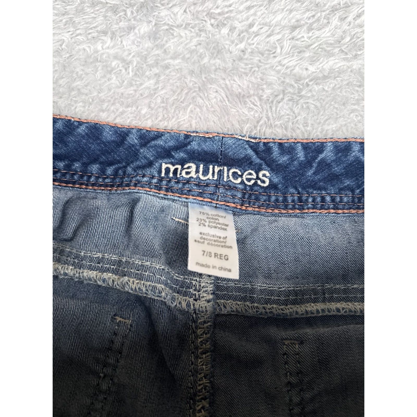 Vintage Maurices Jeans Womens Capri 28x23 Blue Denim Mid Rise 28 Regular Cotton Blend Embroidered Zipper 5-Pocket Cowboy Southwestern Designer Vintage No | 7 Size 28" / US 6 / IT 42 - 6 Thumbnail