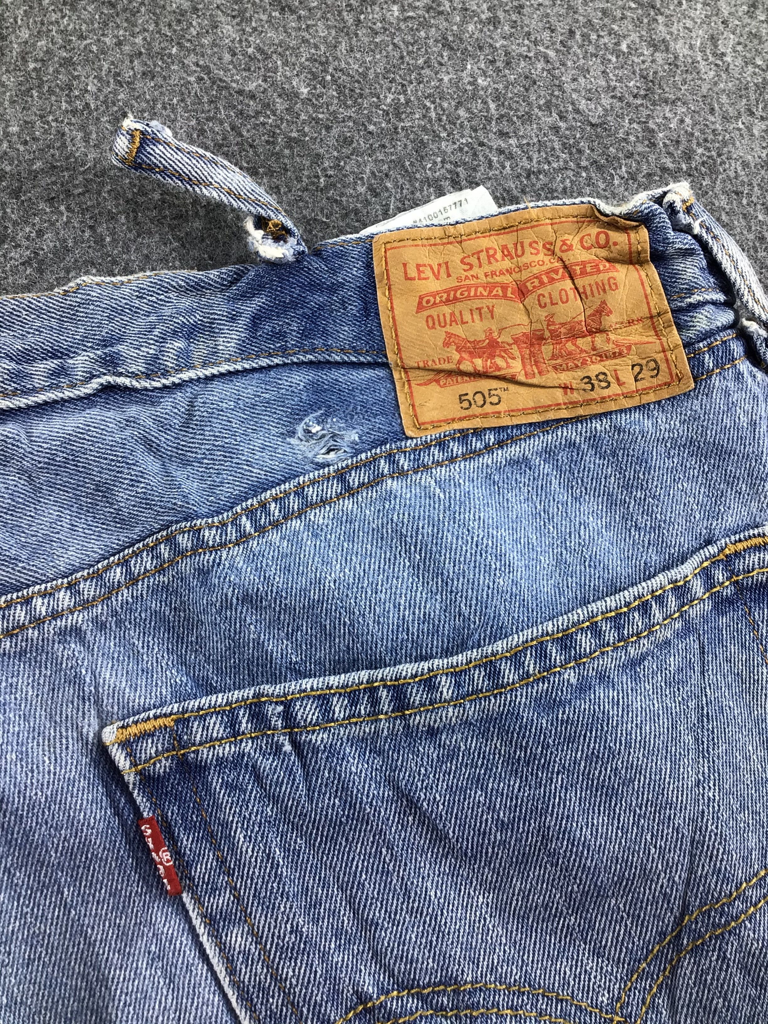 Levi's Vintage Levis 505 Jeans Light Blue Denim -J556 Size US 40 / EU 56 - 5 Thumbnail