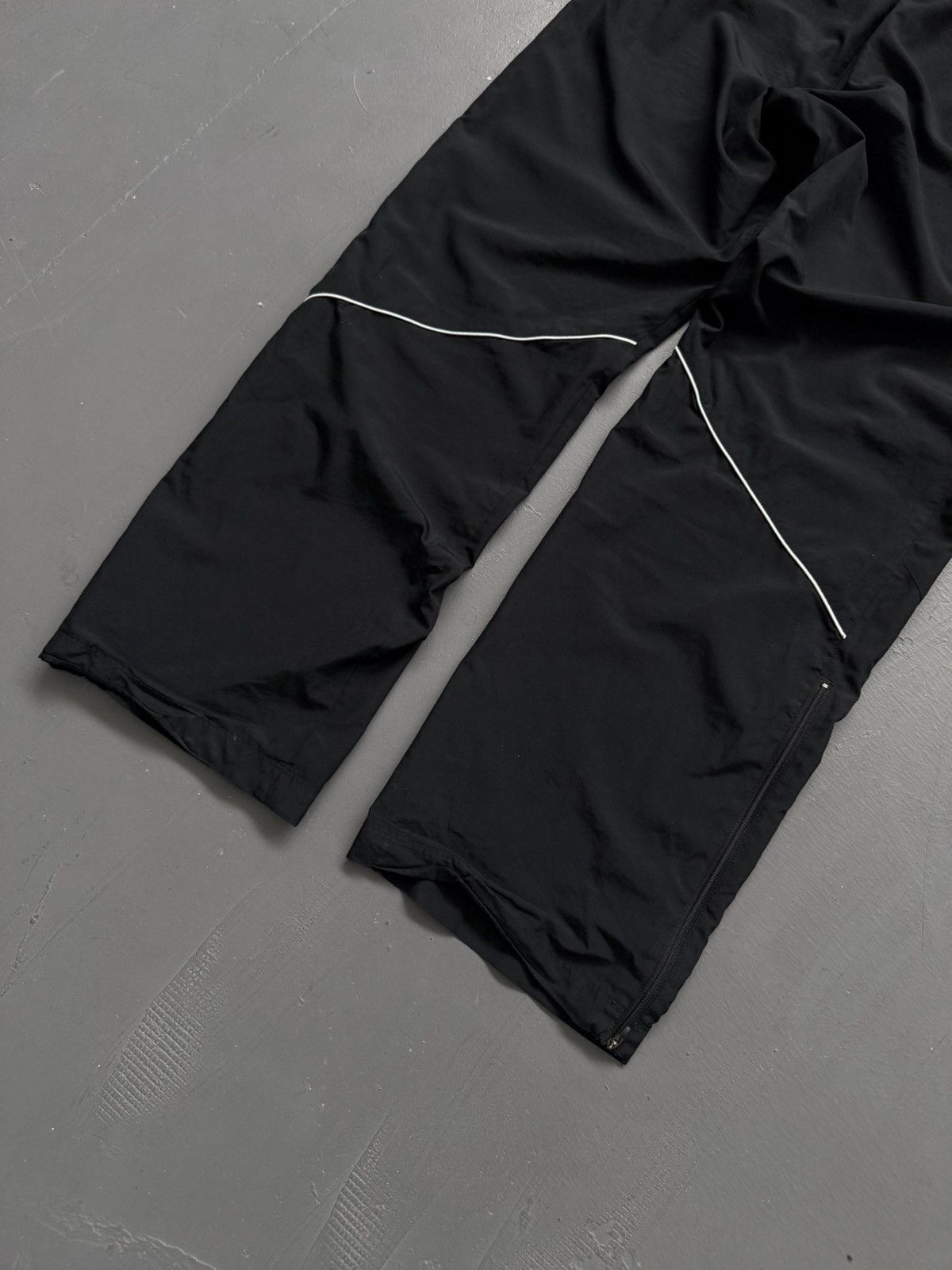 Nike Trackpants Nike Vintage Streetwear Outdoor Casual Style Drip Size US 33 - 5 Thumbnail