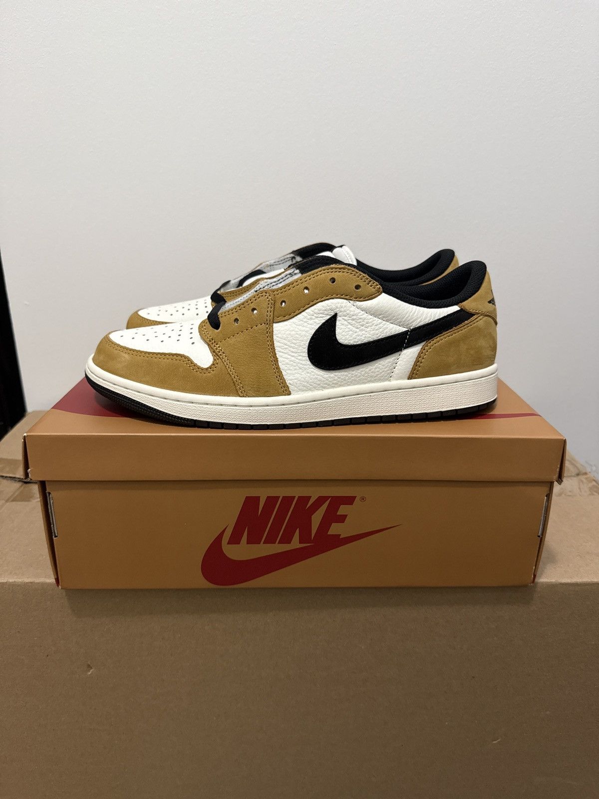 Jordan Brand Jordan 1 Low OG Rookie of the Year Size US 11 / EU 44 - 6 Thumbnail
