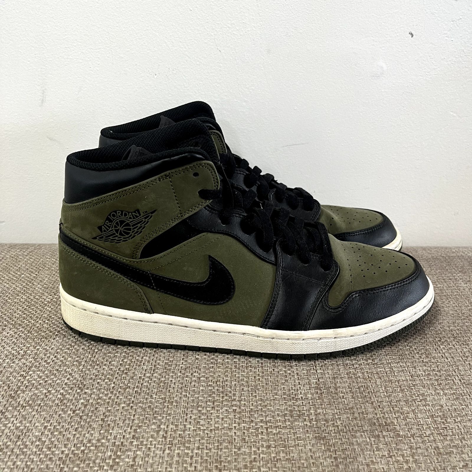 Jordan Brand Air Jordan 1 Mid Olive Canvas Size 11M/ Preowned No Box i Size US 11 / EU 44 - 5 Thumbnail