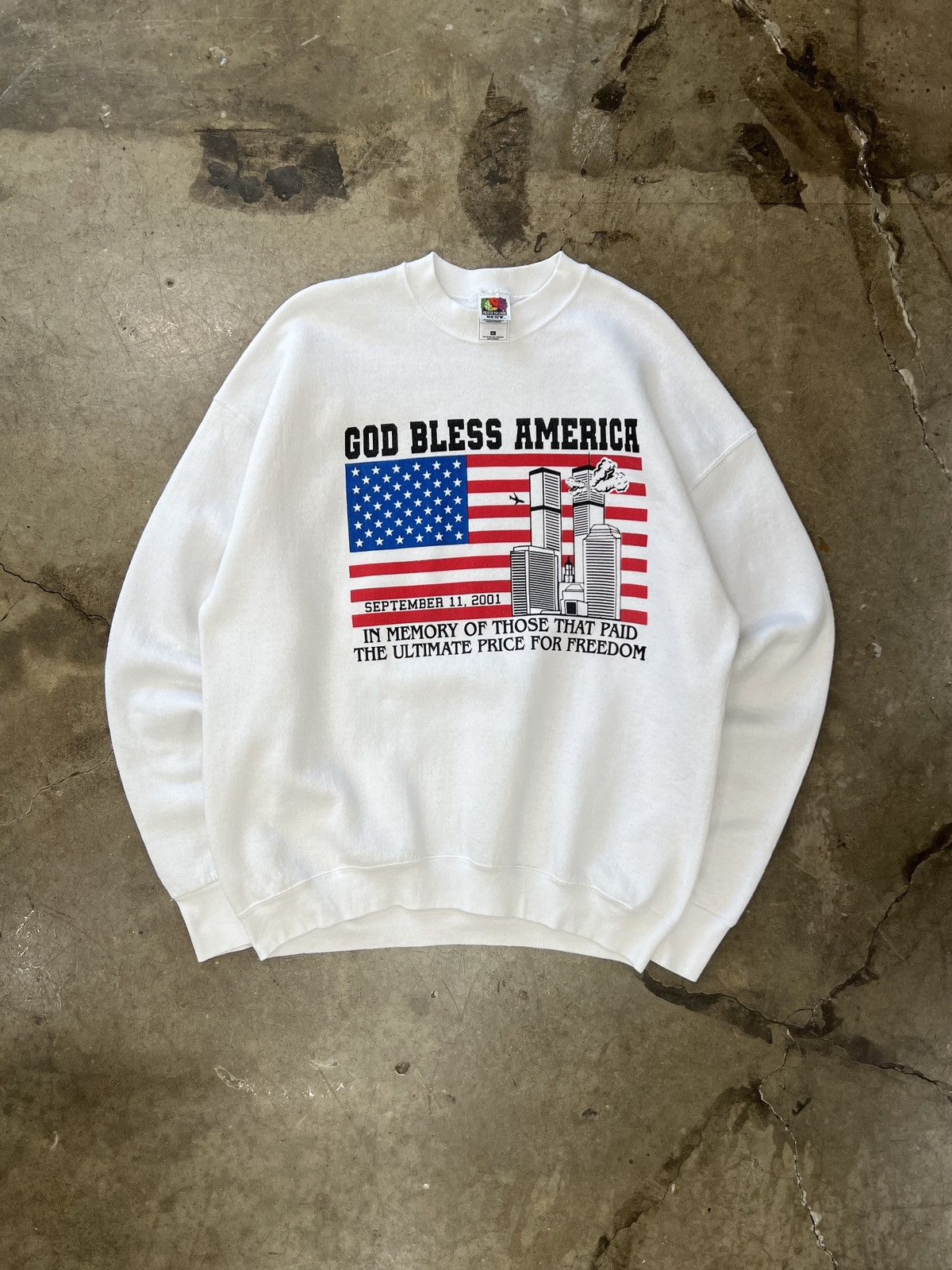 Vintage Vintage 2001 9/11 God Bless America Twin Towers Crewneck XL Size US XL / EU 56 / 4 - 2 Thumbnail