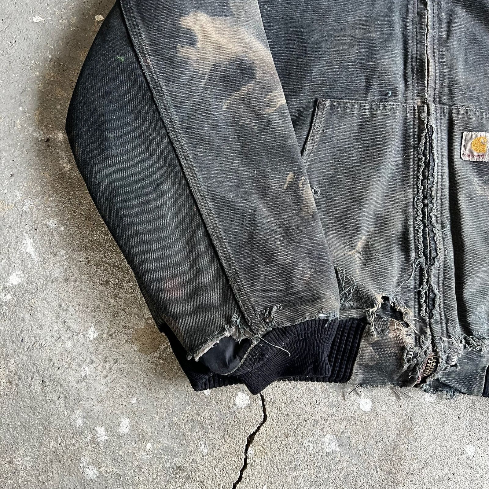 Carhartt × Vintage Carhartt J130 BLK black faded hooded work wear jacket Size US M / EU 48-50 / 2 - 11 Thumbnail