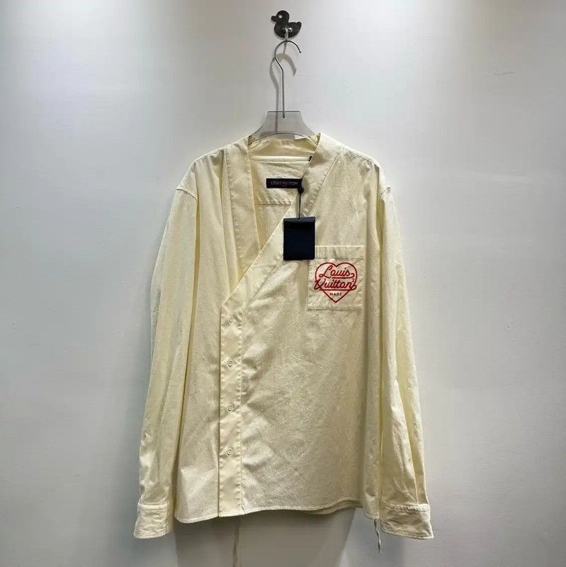Louis Vuitton Louis Vuitton Men's Cream Button-Up Shirt 0089 Size M / US 6-8 / IT 42-44 - 1 Thumbnail