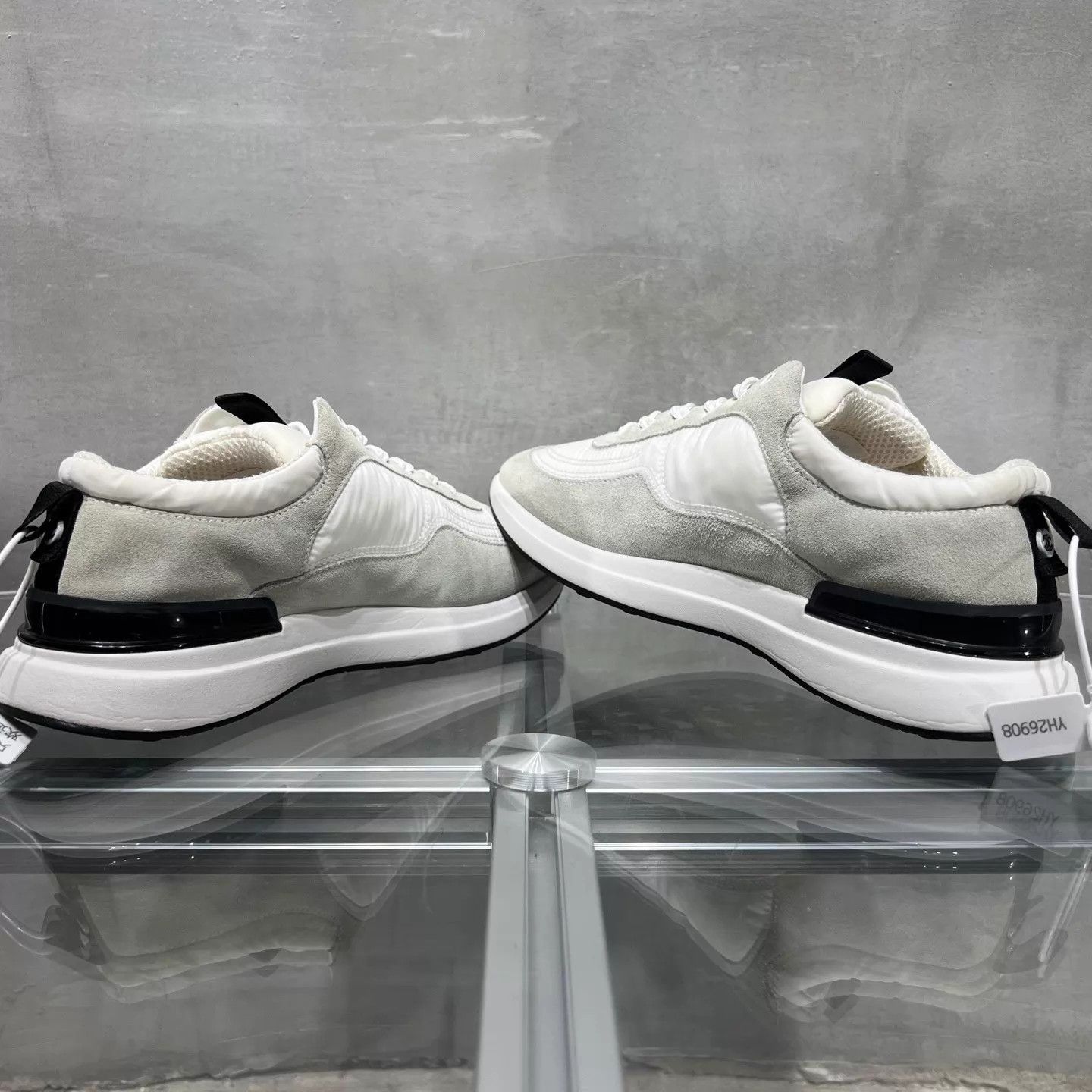 Chanel Chanel White CC Logo Sneakers EUR 38 YH26907 Size US 7.5 / IT 37.5 - 5 Thumbnail