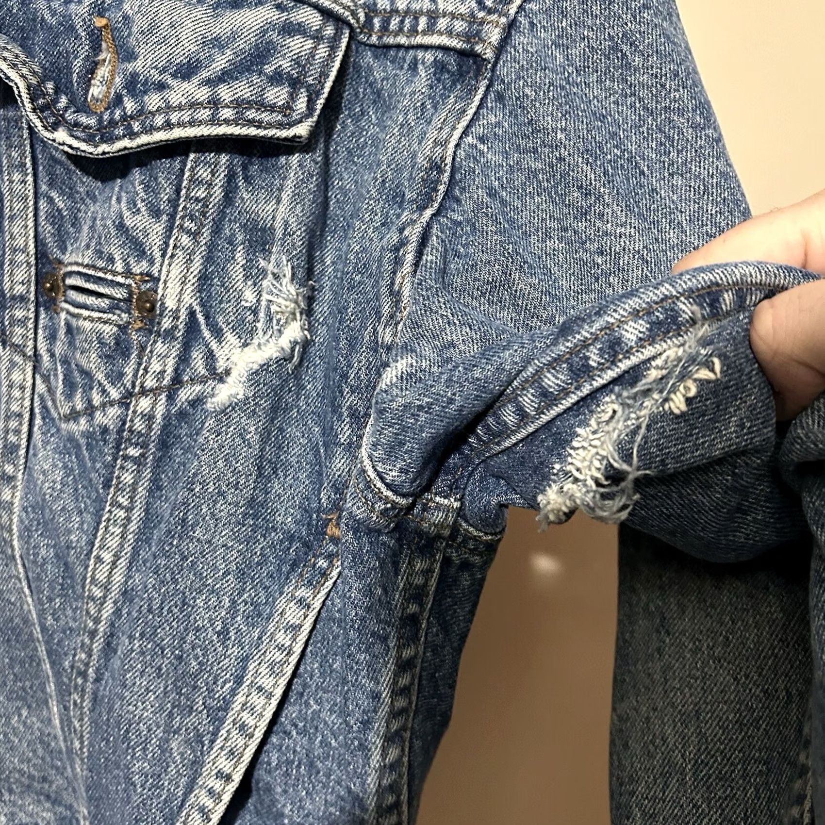 Levi's VINTAGE Levi’s Leather Collar Denim Jacket Size L Men Blue 90s Denim Jacket Size US L / EU 52-54 / 3 - 3 Thumbnail