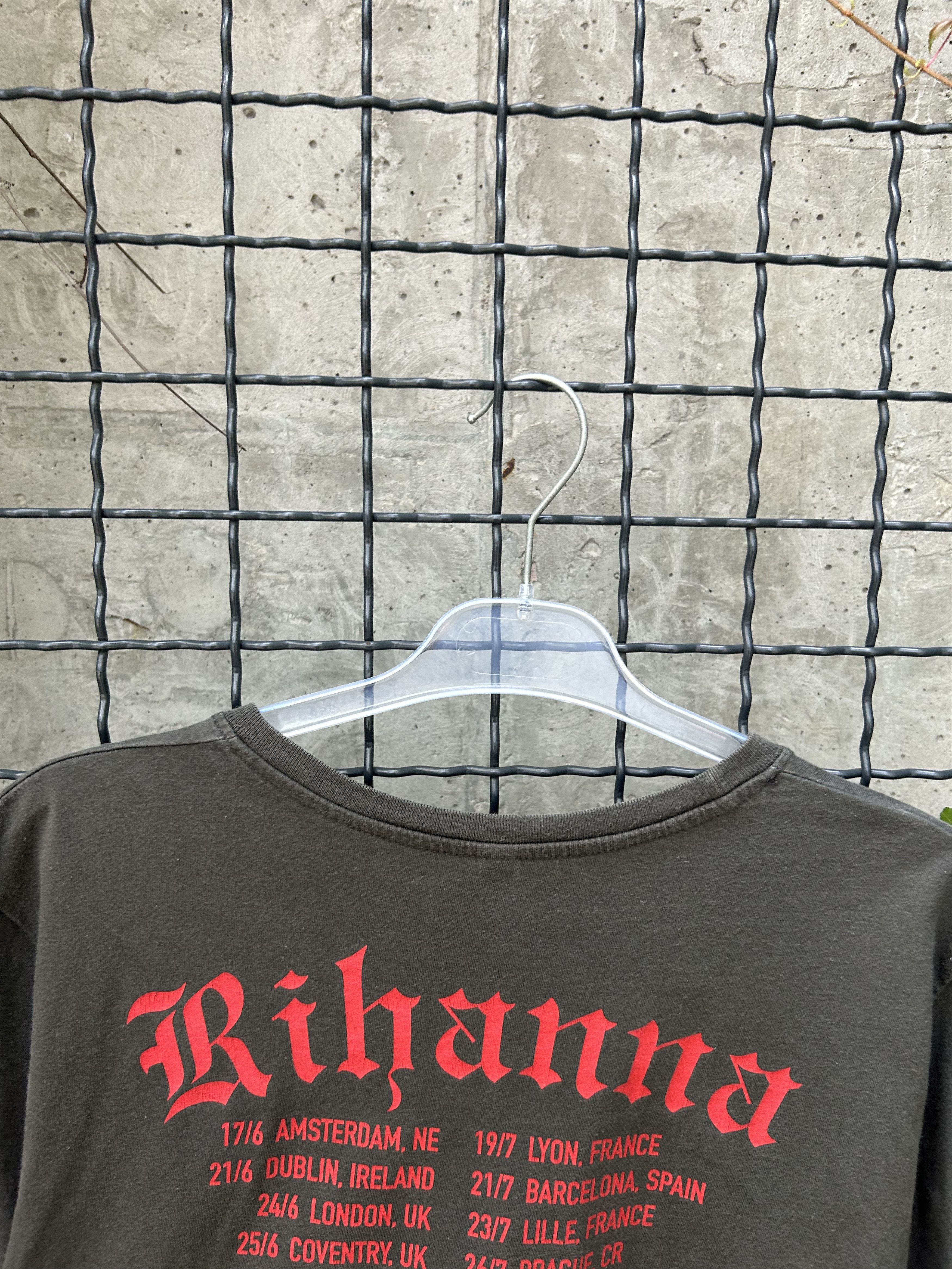 Band Tees Vintage 2000s Rihanna Anti World Tour T-shirt Size US S / EU 44-46 / 1 - 11 Thumbnail