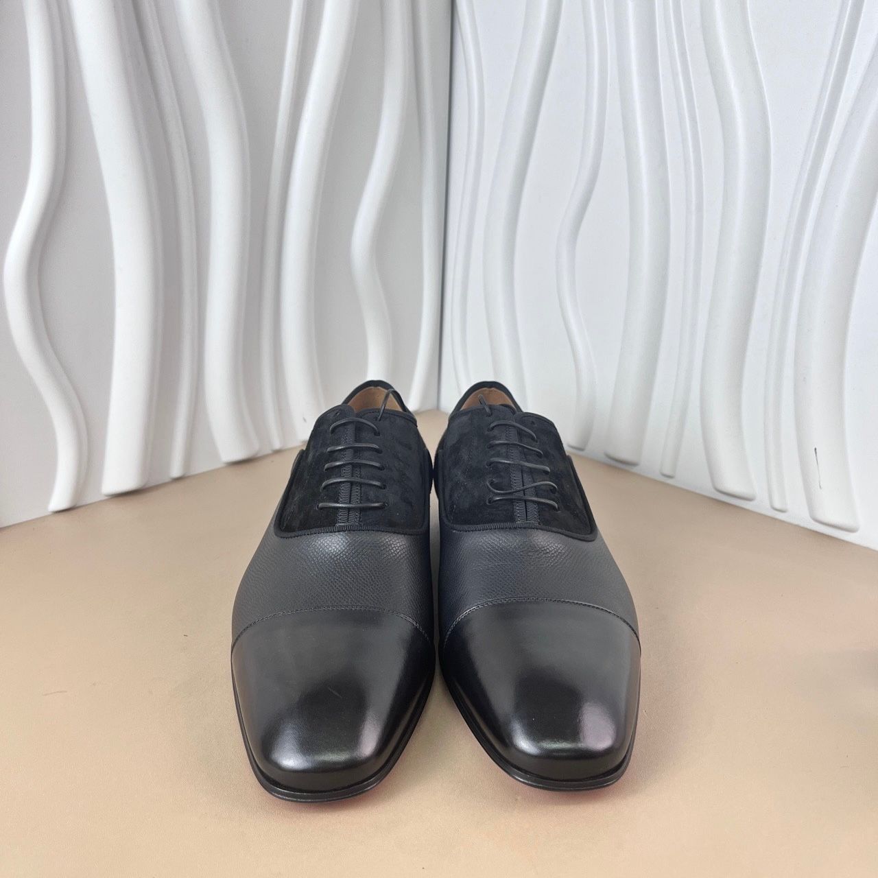 Christian Louboutin Christian Louboutin Mens Greggo Flat Calf Leather Shoes Size Size US 8 / EU 41 - 8 Thumbnail