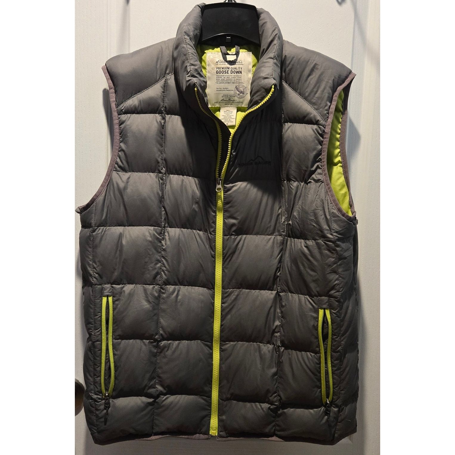 Eddie Bauer Eddie Bauer mens 700 fill power goose down vest sz M gray Size US M / EU 48-50 / 2 - 1 Thumbnail