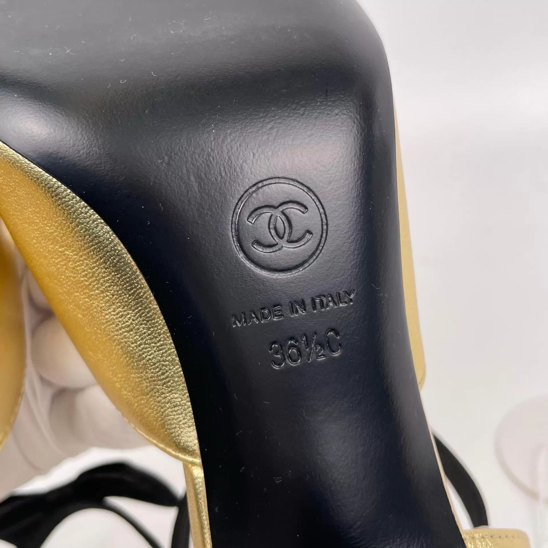 Chanel Chanel Gold & Black Colorblock Heels Size 36 Size US 5.5 / IT 35.5 - 4 Thumbnail