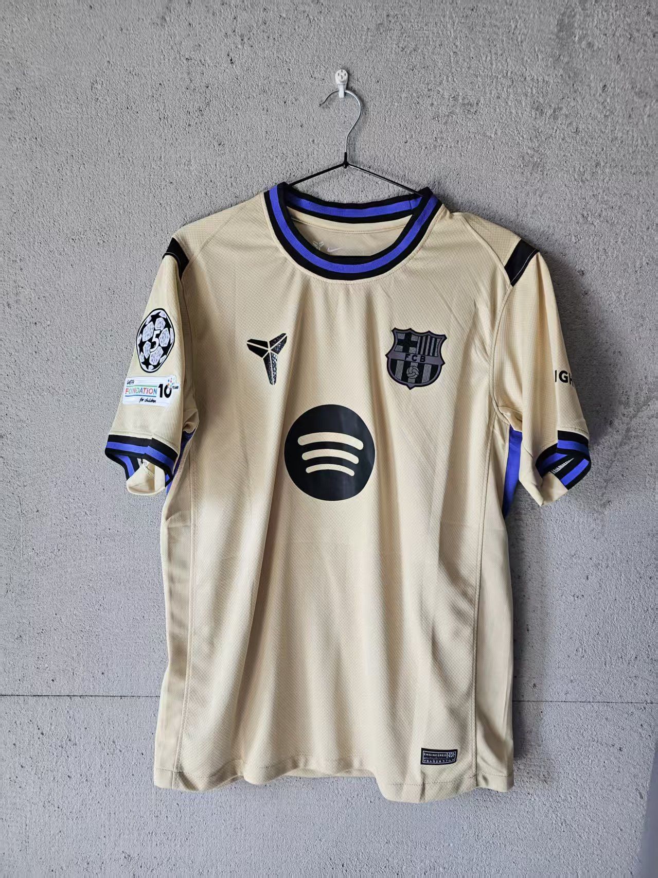 Other 25 26 Barcelona #24 Kobe Bryant Jersey Away Size US S / EU 44-46 / 1 - 2 Thumbnail