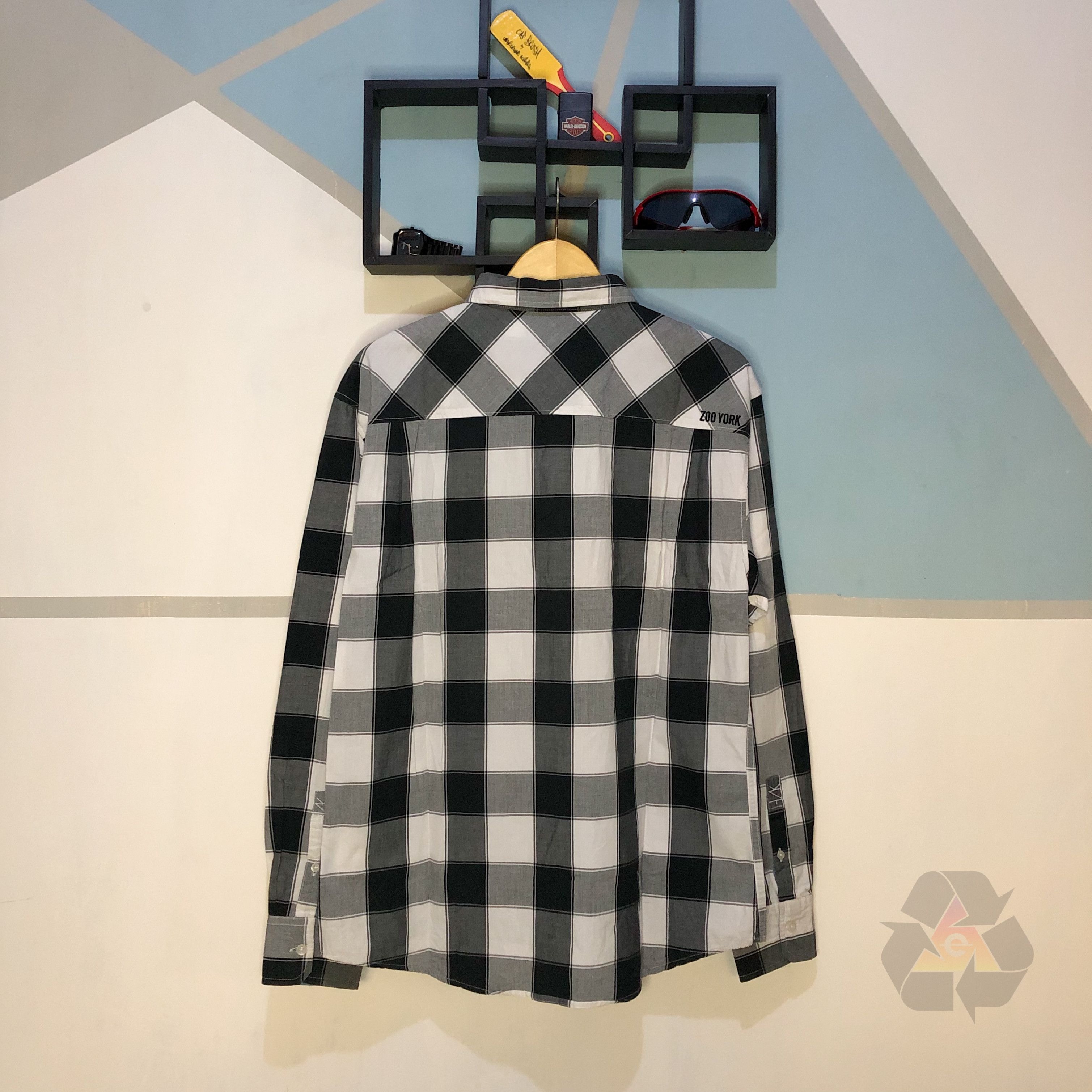Vintage Zoo York Shirts Square Pattern Y2K Size US L / EU 52-54 / 3 - 13 Thumbnail