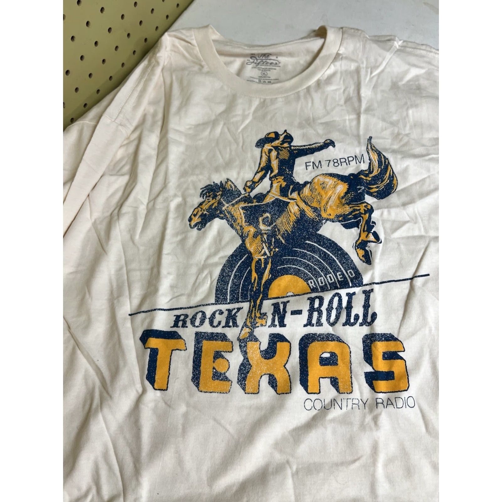 Vintage New Retro Style Texas Radio Rock-N-Roll T-shirt Cowboy Rodeo XL 100% Cotton Mens Ivory Retro T-Shirt 90s Size US XL / EU 56 / 4 - 4 Thumbnail