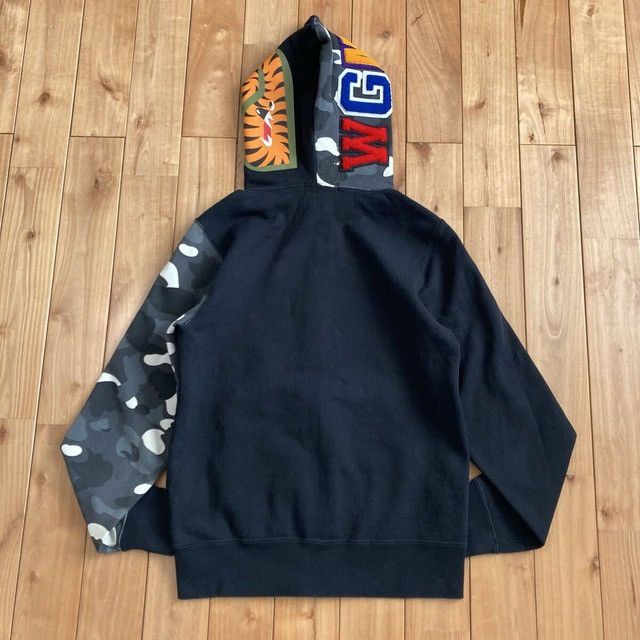 Bape 💫Glow in the dark💫 BAPE City Camo Shark Full Zip Hoodie APE Size US S / EU 44-46 / 1 - 4 Thumbnail