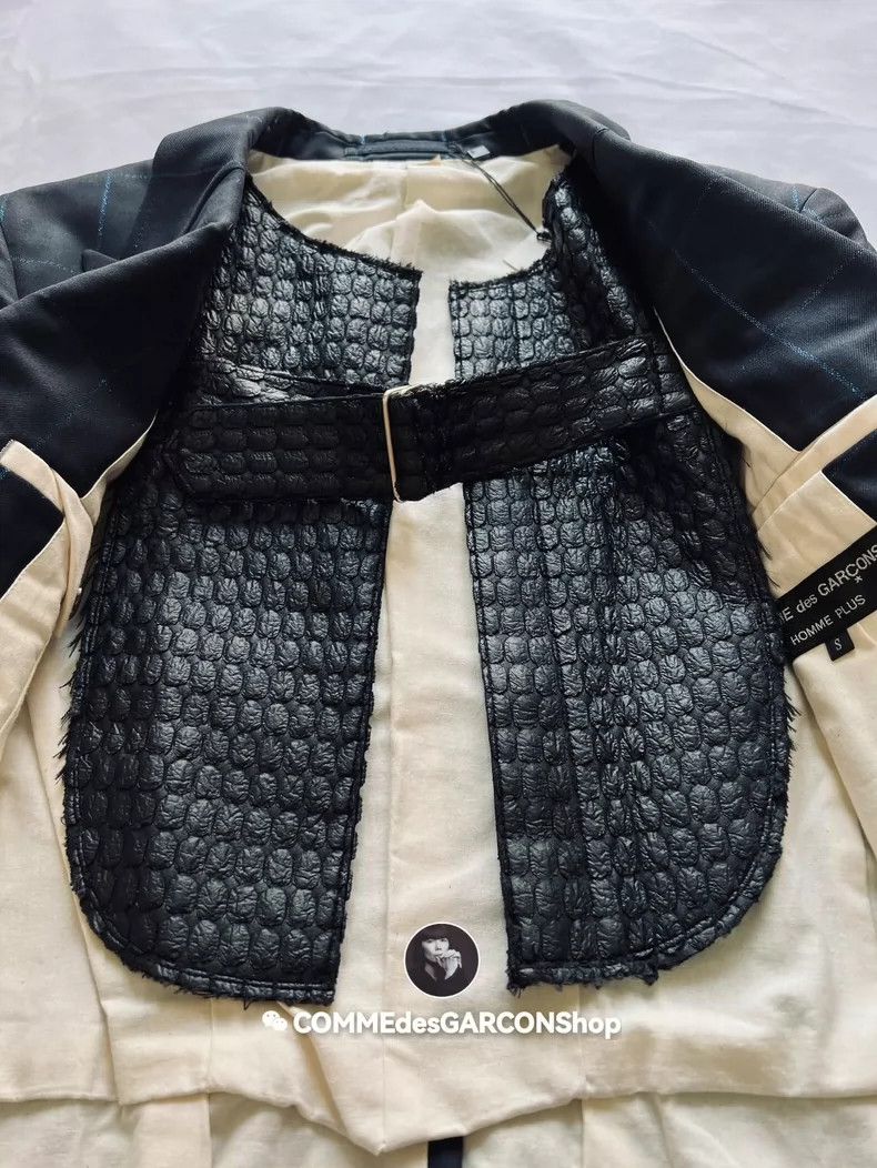 Comme des Garcons Comme Des Garcons Fake two-piece jacket with exquisite des Size US S / EU 44-46 / 1 - 6 Thumbnail