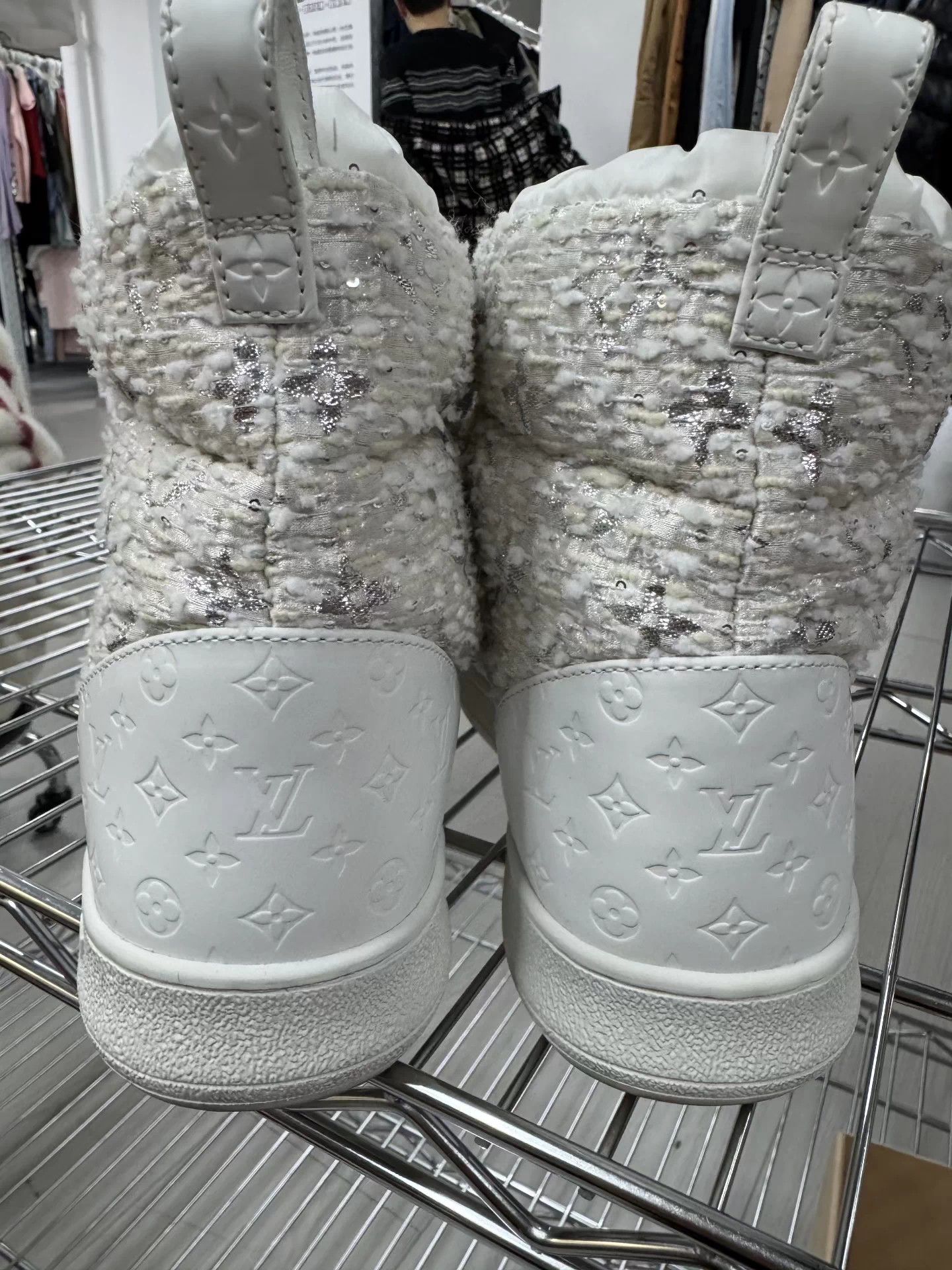 Louis Vuitton LV satin snow boots white size 37 Size US 6 / IT 36 - 4 Thumbnail