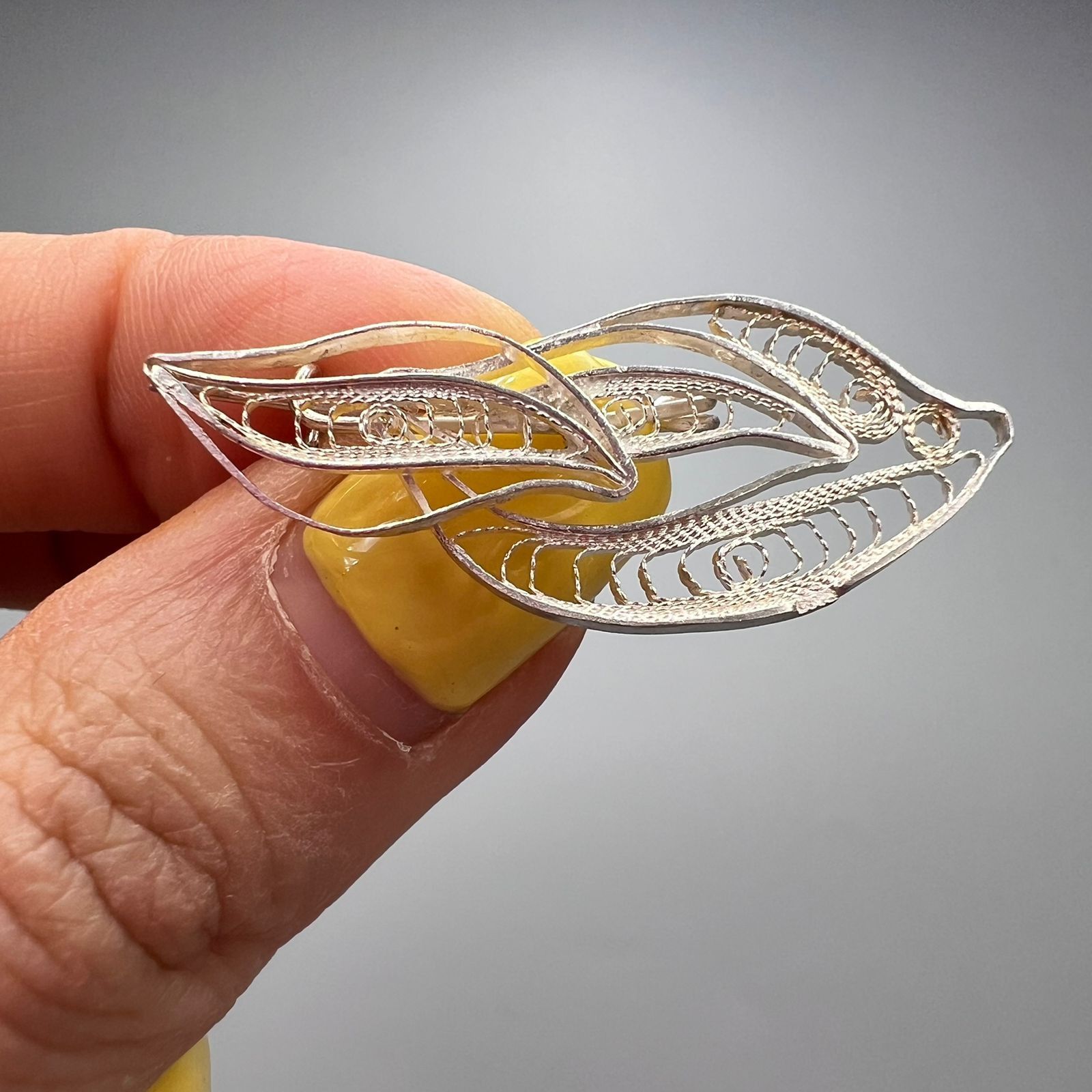 Vintage Retro Vintage 960 Silver Filigree Leaf Brooch Handmade Size ONE SIZE - 1 Thumbnail