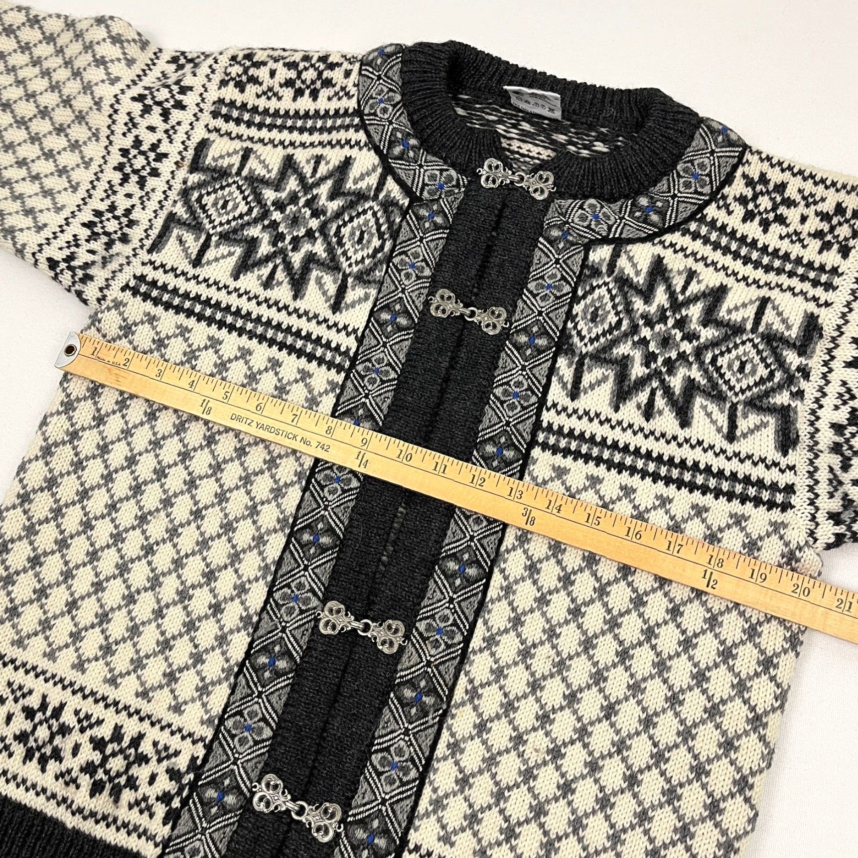 Dale Of Norway VINTAGE Dale of Norway Cardigan Womens Medium 42 Wool Fair Isle Metal Clasp Sweater Size M / US 6-8 / IT 42-44 - 7 Thumbnail