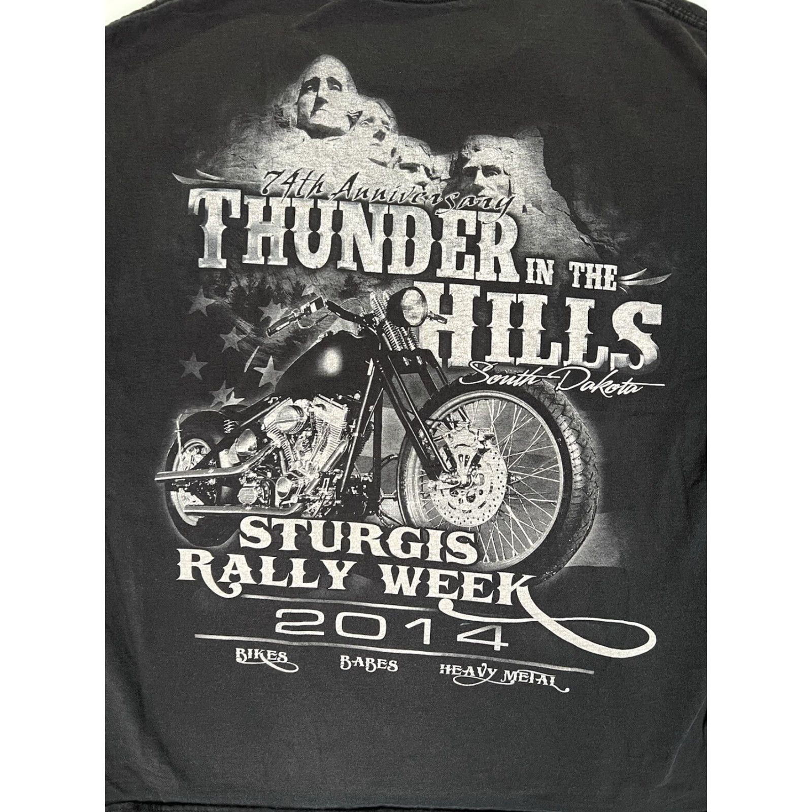 Gildan VINTAGE 2014 Sturgis T-Shirt Mens Size Large “Thunder In The Hills” Y2K Graphic Skeleton Biker 90s Shirt Size US L / EU 52-54 / 3 - 7 Thumbnail