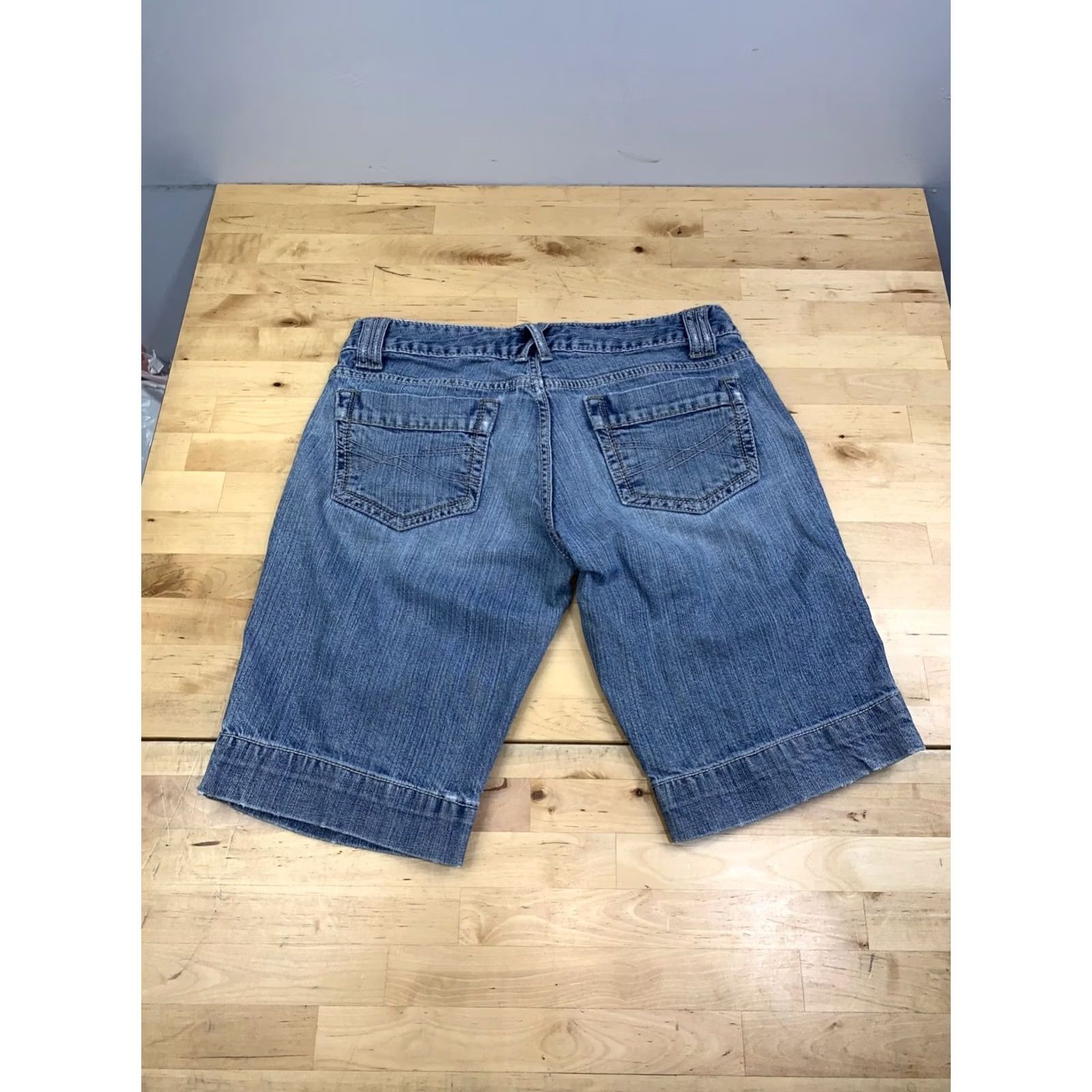 Vintage Aéropostale Bermuda Denim Shorts Women 9/10 Blue Casual 13269 Bermuda Fashion 5-Pocket Mens? Size 32" / US 10 / IT 46 - 8 Thumbnail