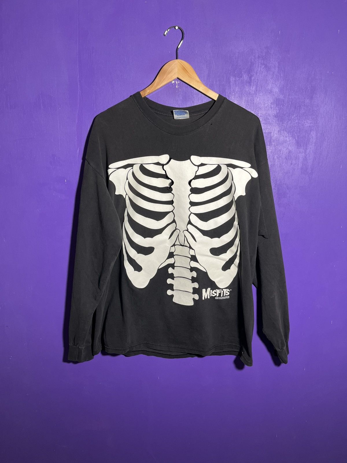 トップス BAND-T MISFITS 1997 BONE L/S Tee BAND-T MISFITS 1997 BONE L/S Tee Band Tees × Misfits