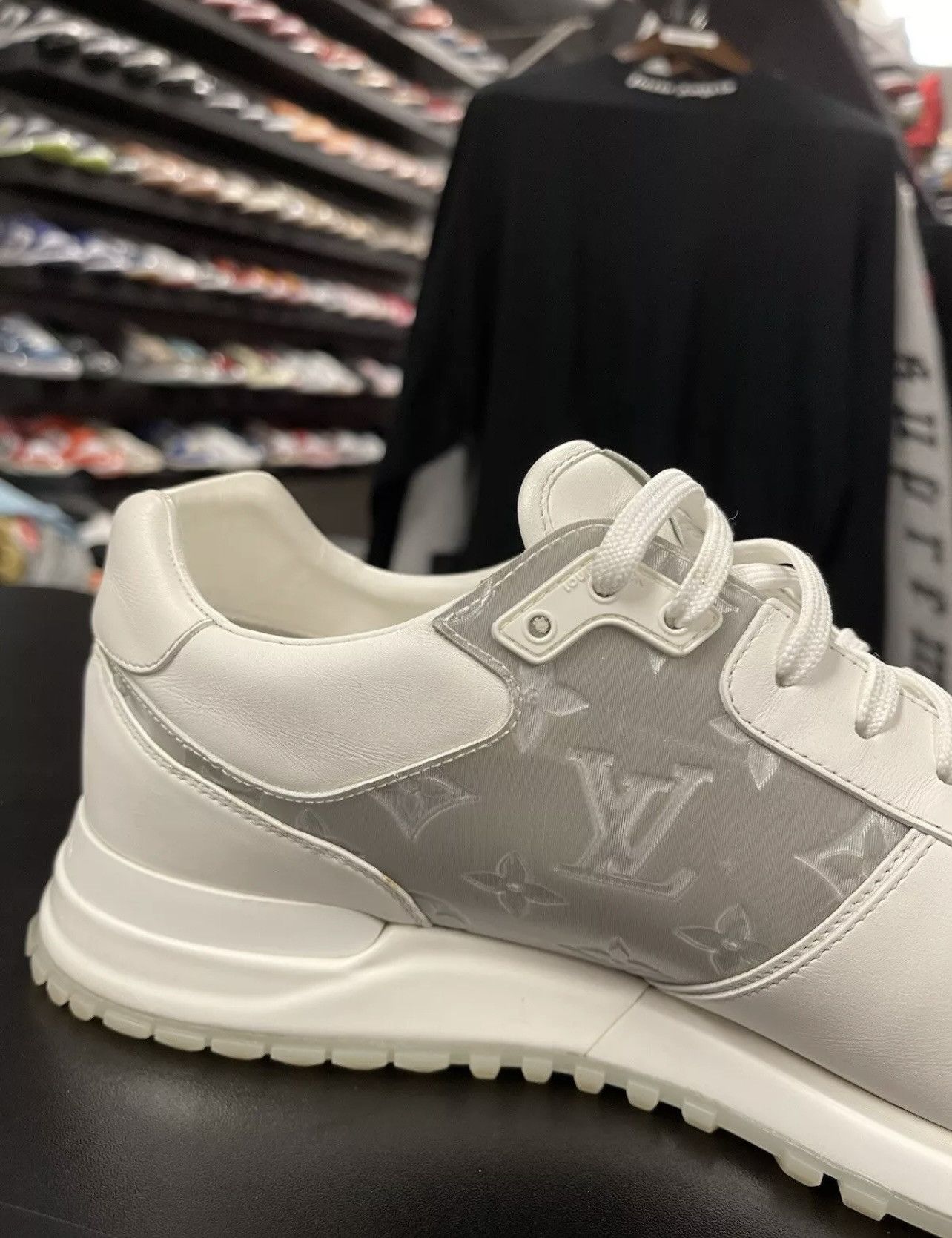 Louis Vuitton Size 9.5LV/10.5US Louis Vuitton Run Away White iridescent Size US 10.5 / EU 43-44 - 8 Thumbnail