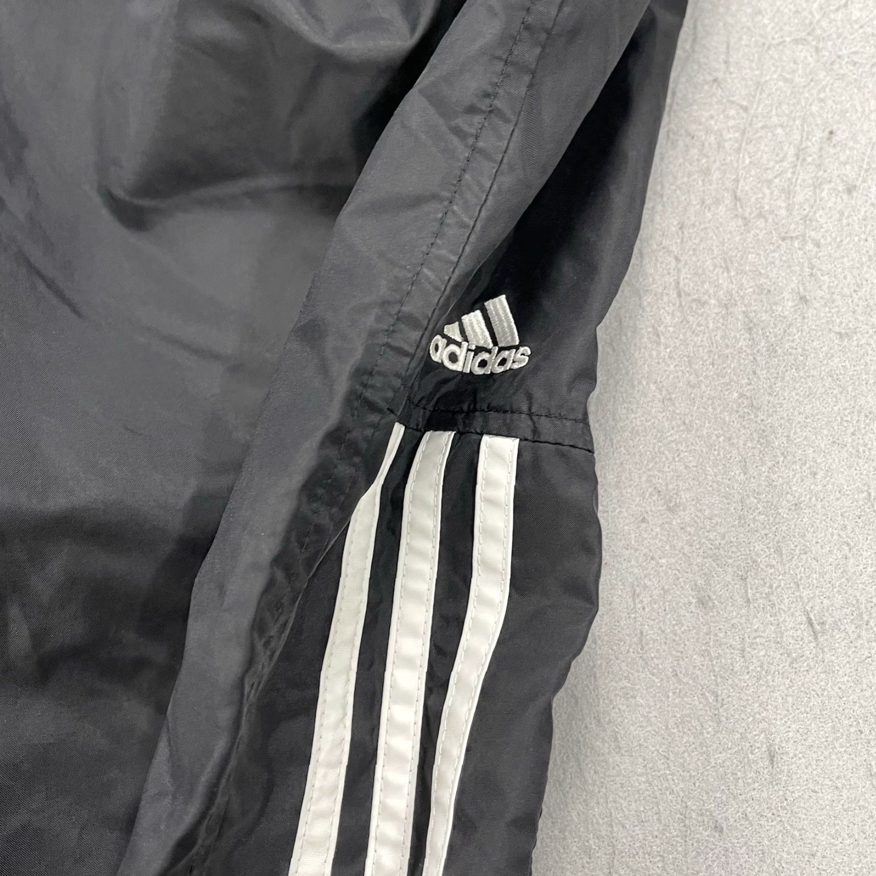 Adidas VINTAGE adidas Track Pants Mens M Black White Striped Zip Cuff Soccer 90s Athleisure Pockets Elastic Waist Lined Nylon Polyester Nylon/Polyester Size US 31 - 5 Thumbnail