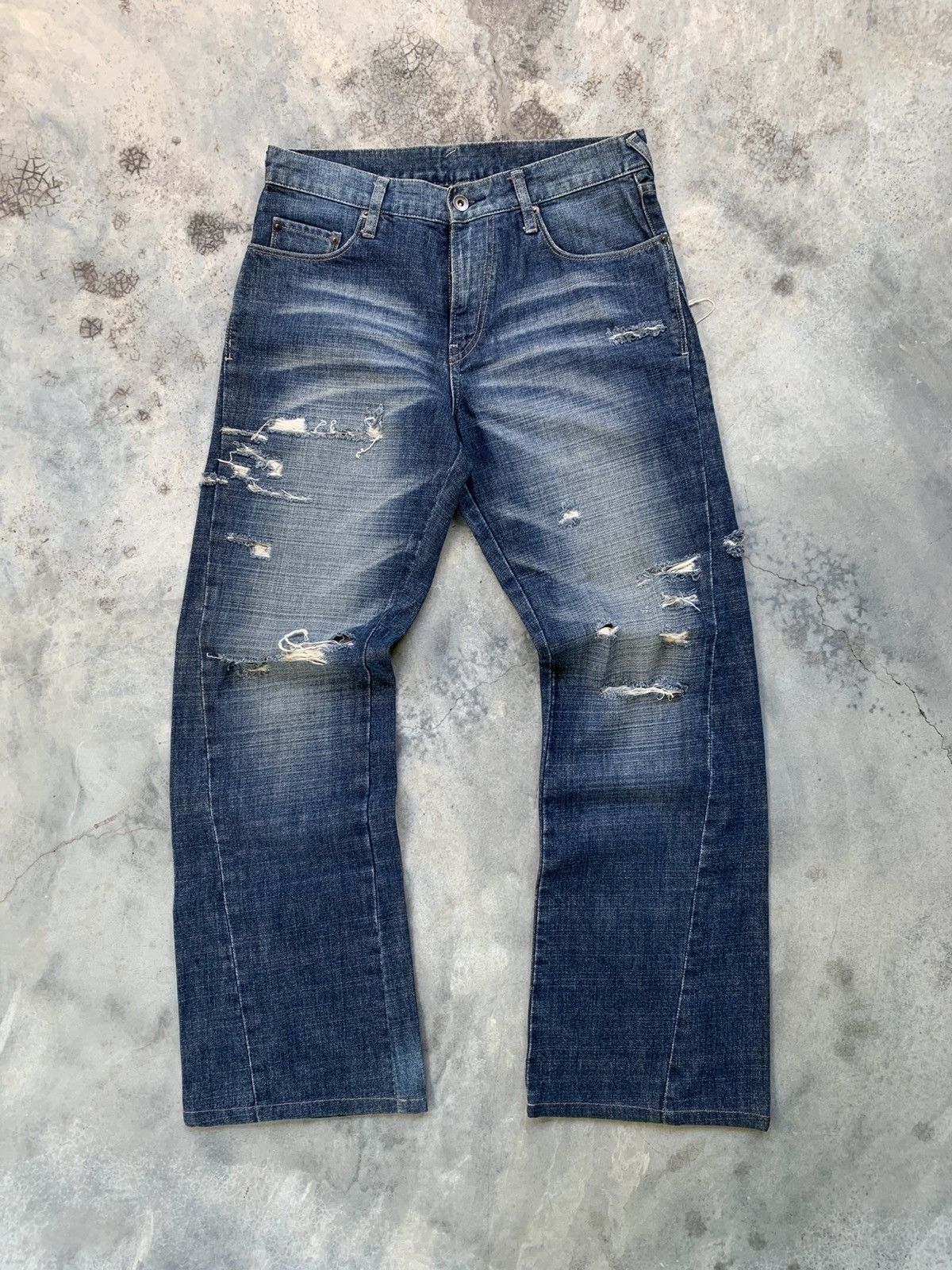 Japanese Brand Uniqlo Punk Distressed Twisted Leg Flare Jeans Size US 30 / EU 46 - 2 Thumbnail