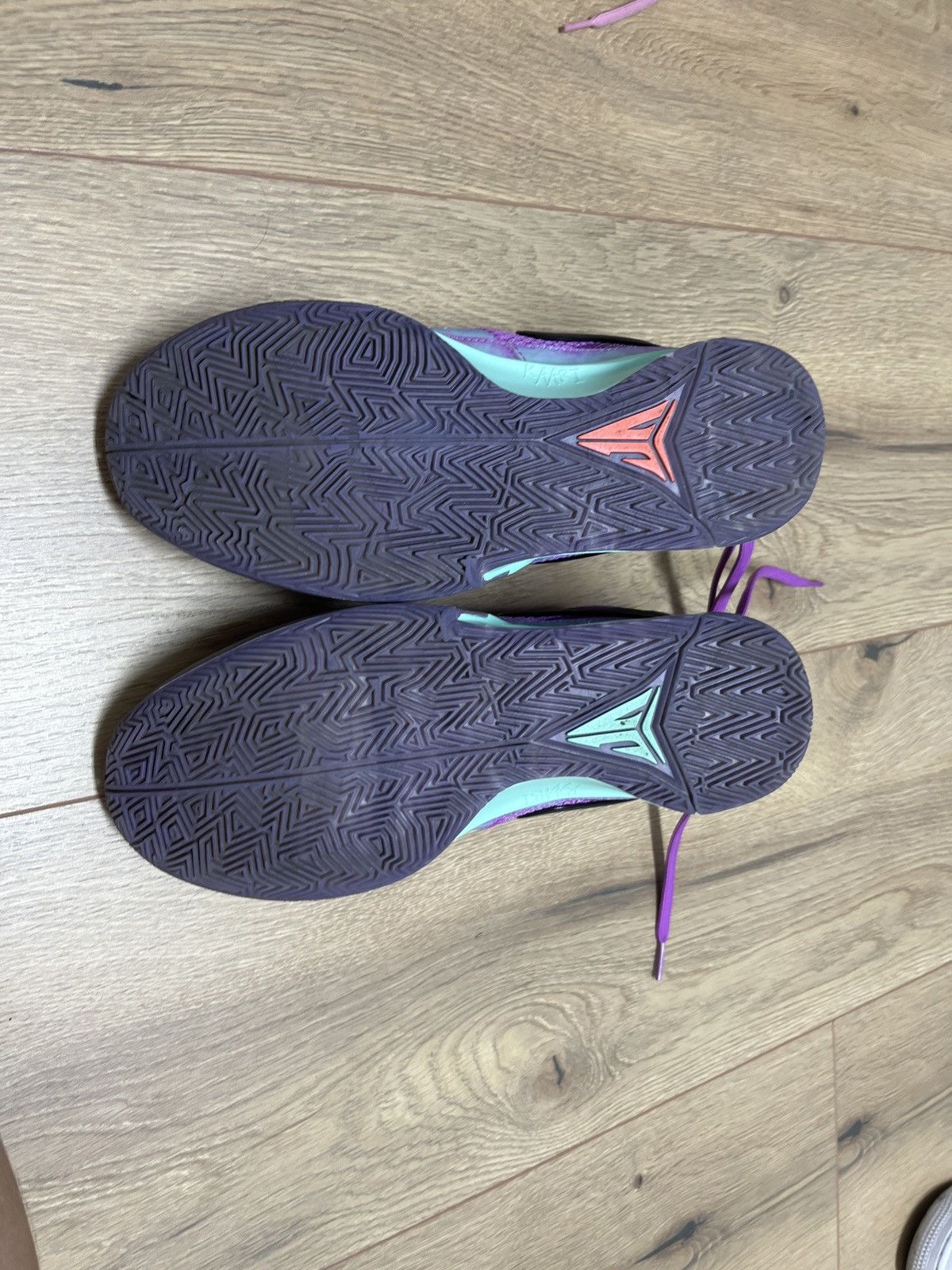 Nike JA1 Christmas Size US 8 / EU 41 - 6 Thumbnail