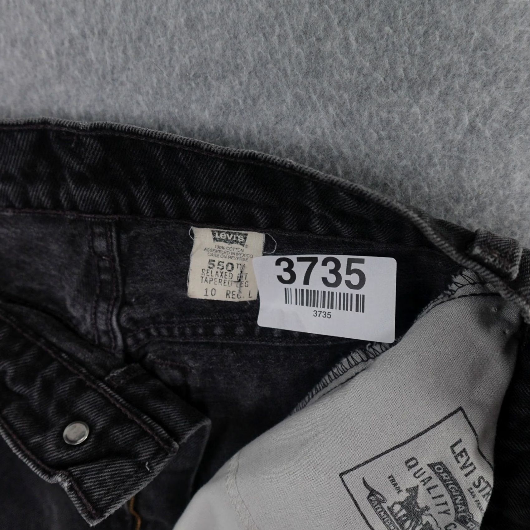 Levi's VINTAGE Levi's Jeans 550 Womens 10R Black Denim 5-Pocket Tapered Leg Distressed Style: Relaxed Womens, 10, Black, Denim, Levi's 550, 1980s-90s Size 32" / US 10 / IT 46 - 4 Thumbnail