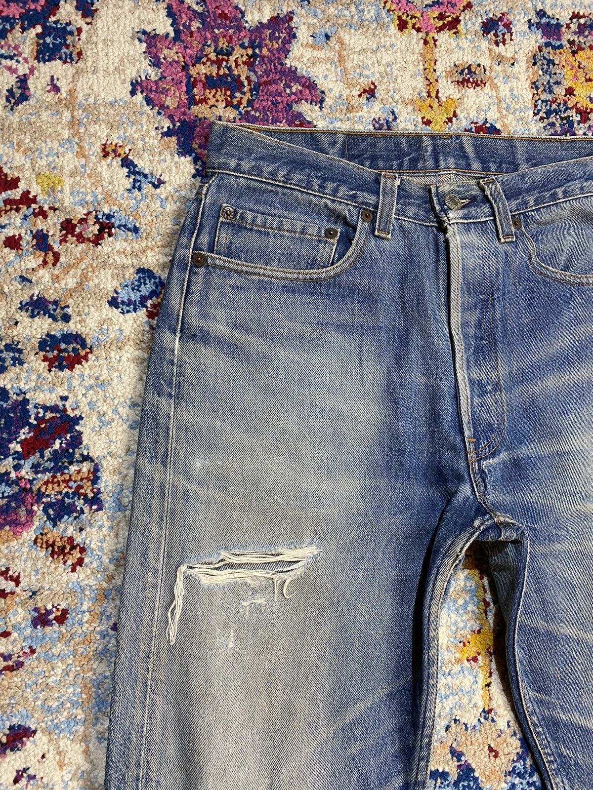 Levi's × Vintage 1980s Levis 501 Slim Fit Button Fly Distressed Blue Jeans Size US 32 / EU 48 - 7 Thumbnail
