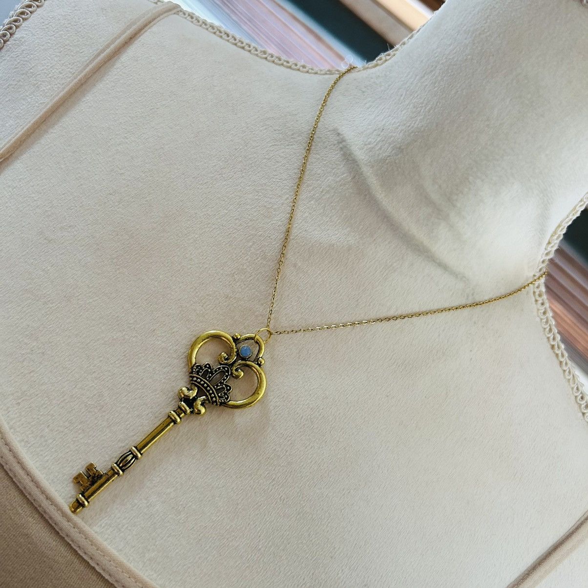Vintage Vintage fancy crown faux opal gold skeleton key necklace Size ONE SIZE - 1 Thumbnail