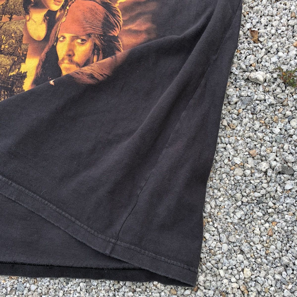 Vintage Vintage Pirates Of The Caribbean Movie Promo T Shirt Size US XL / EU 56 / 4 - 6 Thumbnail