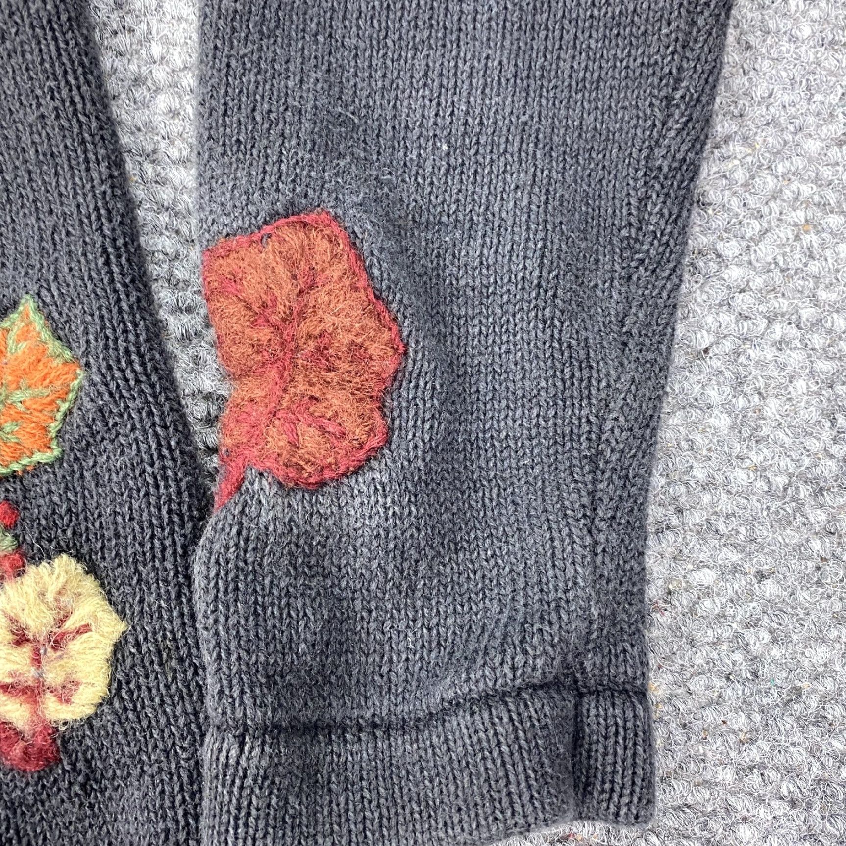 Vintage VINTAGE Bobbie Brooks Cardigan Sweater Womens Medium Gray Embroidered Autumn Leaves 55% Ramie, 45% Cotton Mens? Size M / US 6-8 / IT 42-44 - 5 Thumbnail
