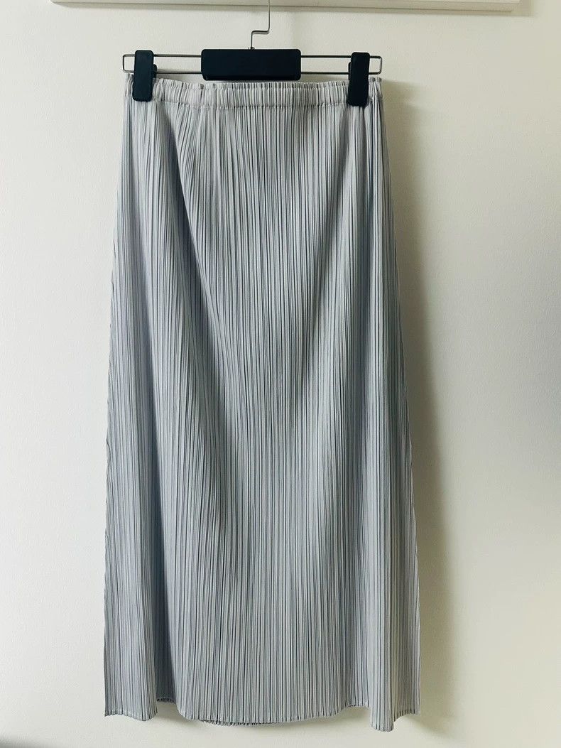 Issey Miyake Issey Miyake size:3 Light grey pleated skirt Size 31" - 2 Thumbnail