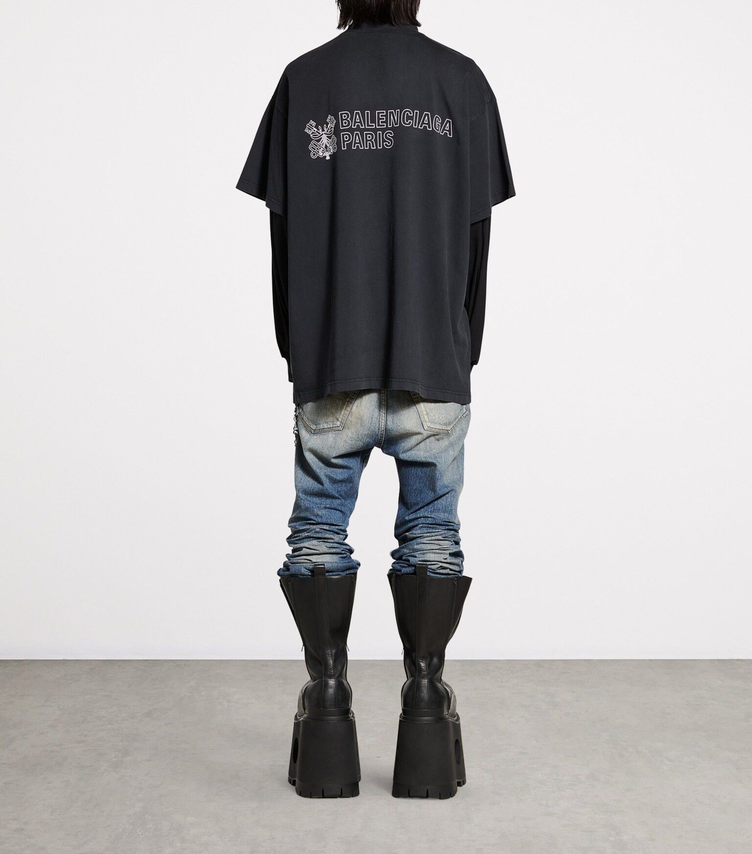 Balenciaga o1bcso1str0426 Key Crest Oversized T-Shirt in Black Size US L / EU 52-54 / 3 - 4 Thumbnail