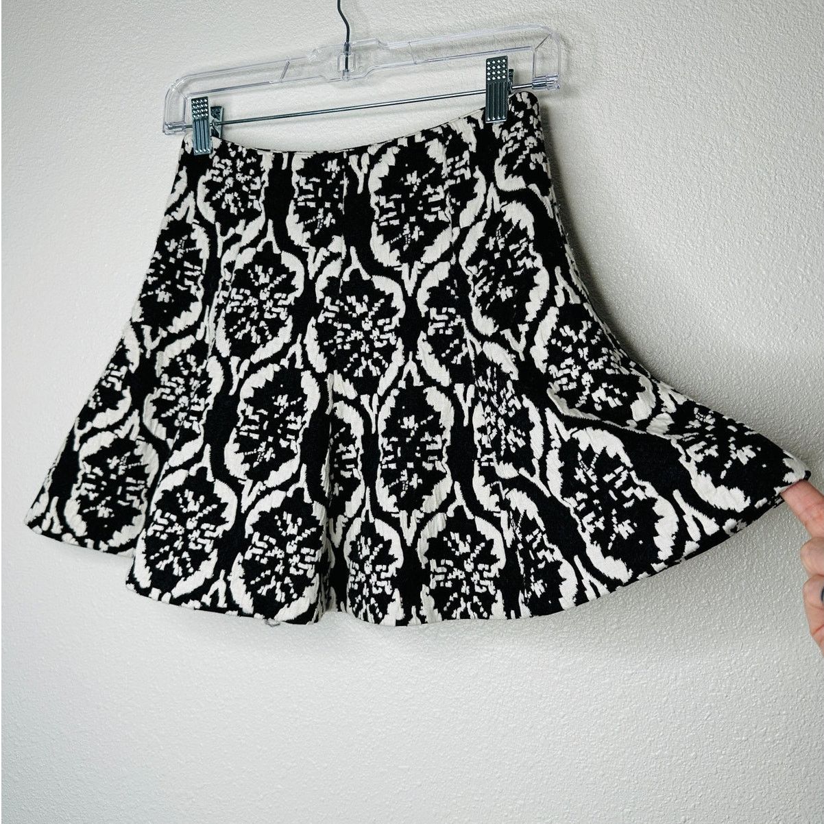 Other Lovers + Friends Tatum Black & White Jacquard Mini Skirt XS Size 23" - 4 Thumbnail