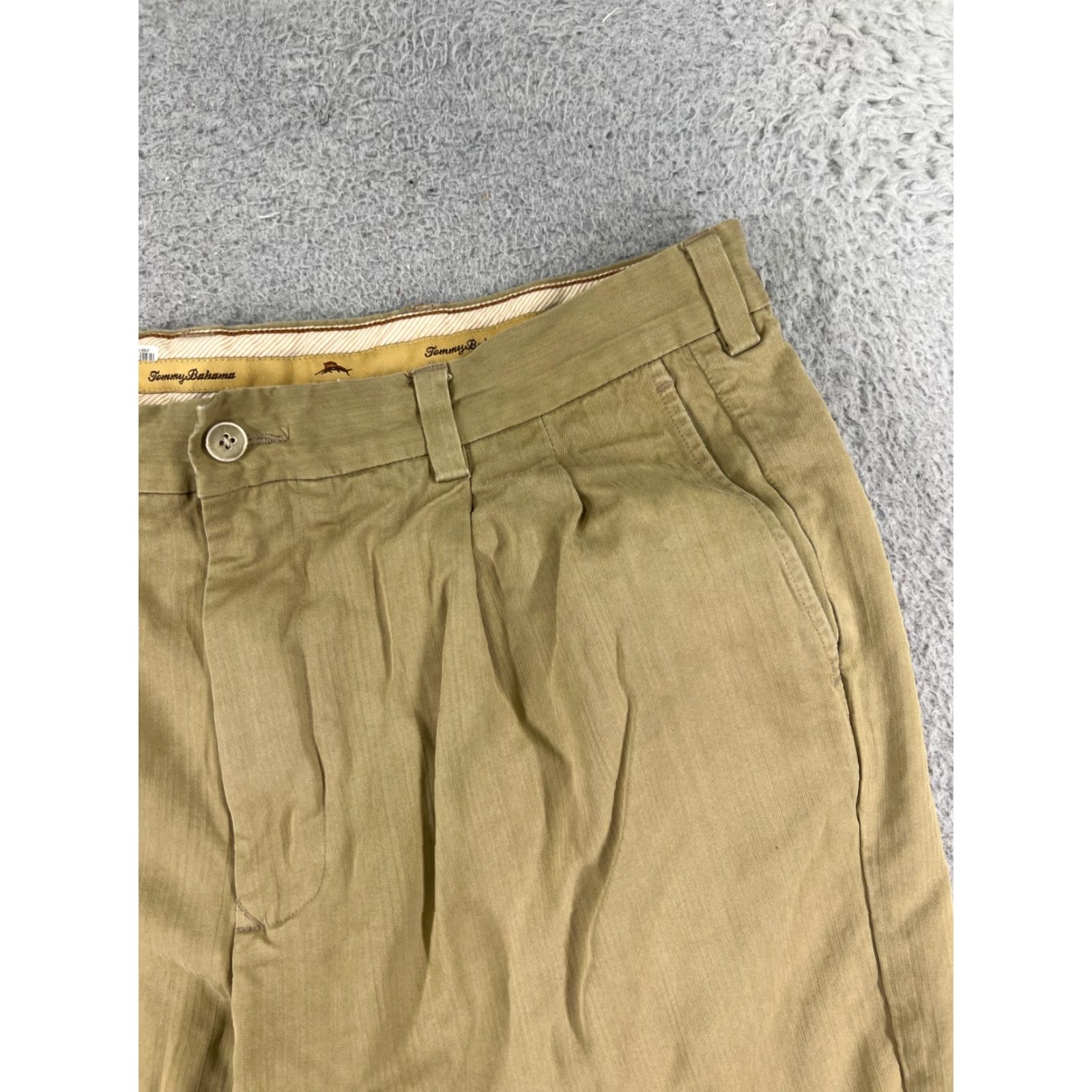 Tommy Bahama VINTAGE Tommy Bahama Shorts Mens 34 Beige Pleated Silk Bermuda Beach Resort 100% Silk Quick Dry Pockets Regular Mens Size US 33 - 5 Thumbnail