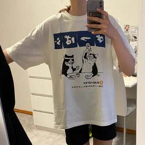 Beige T-shirt with print with cats on front