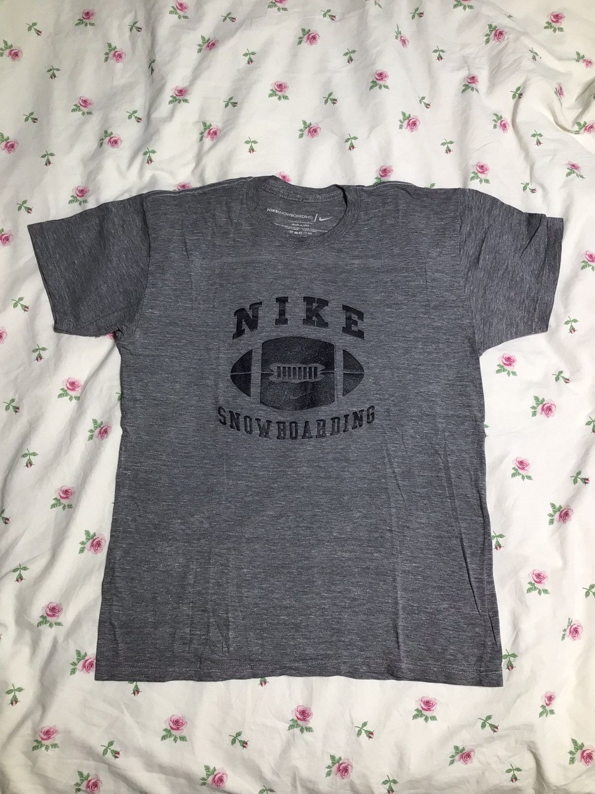 Other Nike snowboarding vintage t-shirt (size L) Size US L / EU 52-54 / 3 - 1 Thumbnail