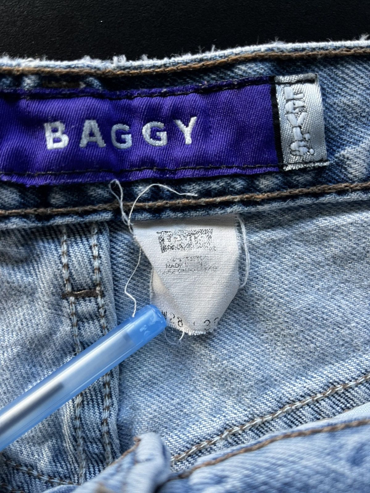 Levi's × Vintage Vintage 90s Levi’s baggy silver tab jeans Size US 28 / EU 44 - 3 Thumbnail