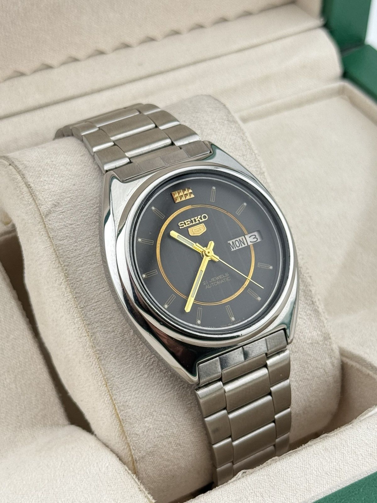 Seiko Seiko 5 7009 Black Dial 36mm Automatic Men’s Wristwatch Size 36 - 2 Thumbnail